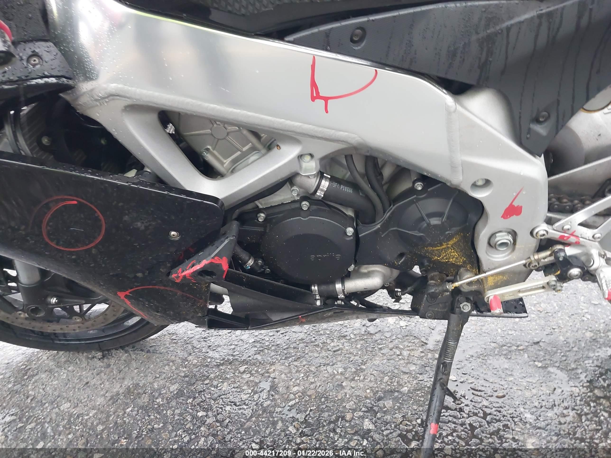 APRILIA RSV4 image 9
