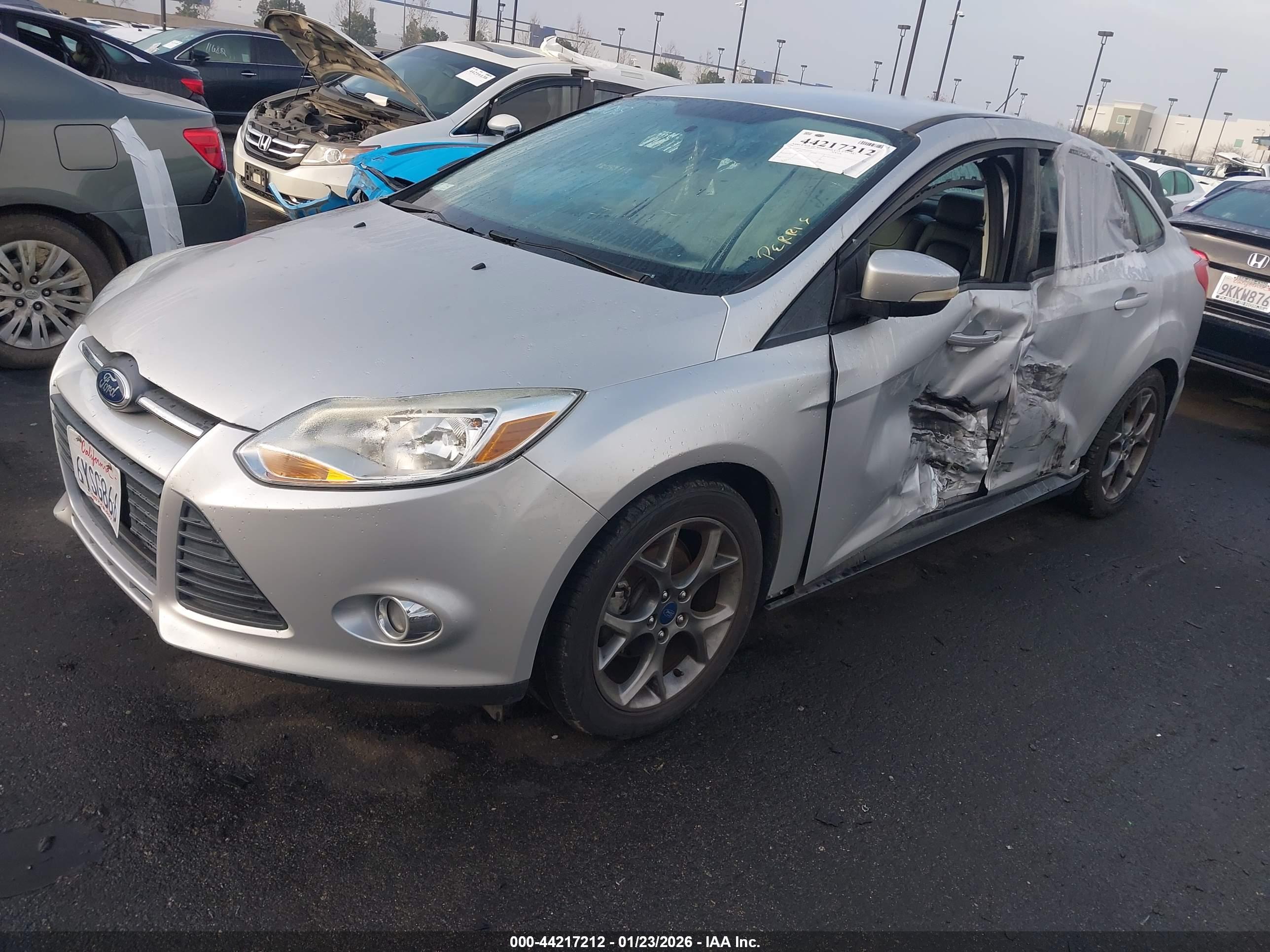 FORD FOCUS image 2