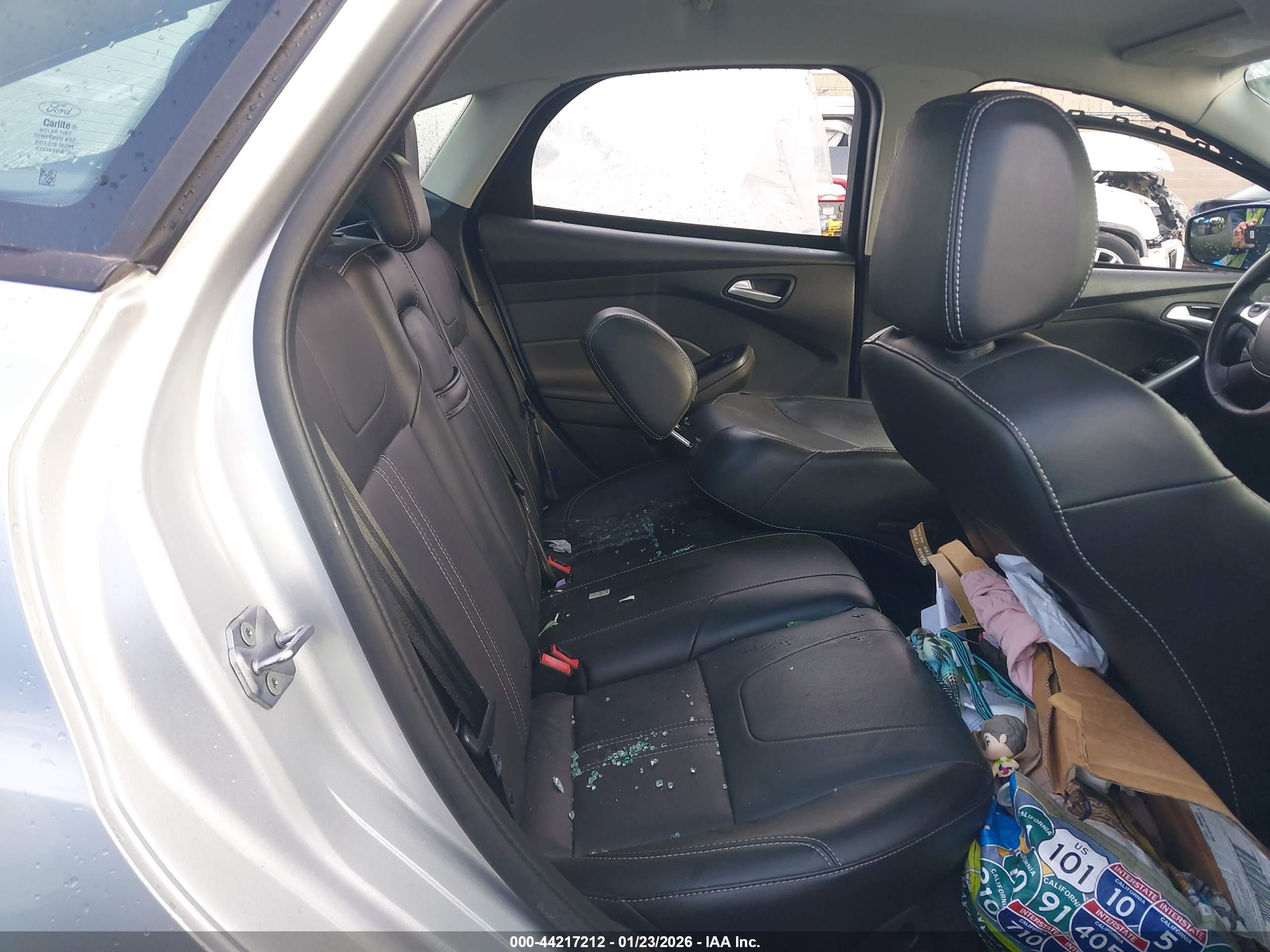 FORD FOCUS image 8