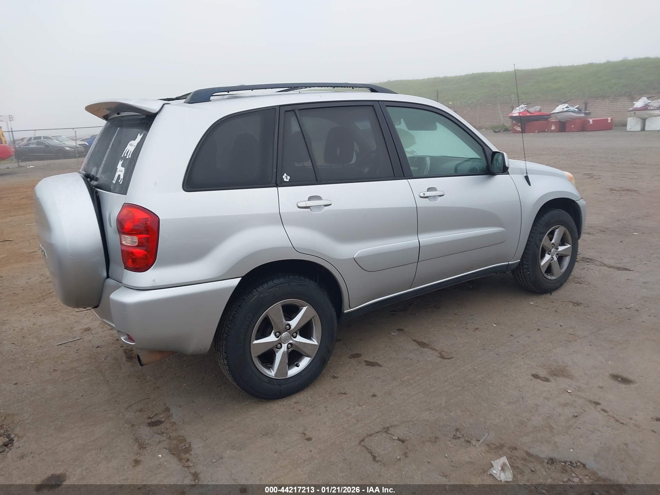 TOYOTA RAV4 image 4
