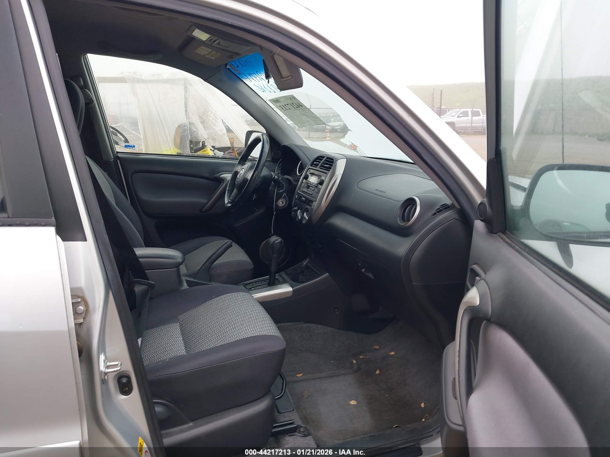 TOYOTA RAV4 image 5
