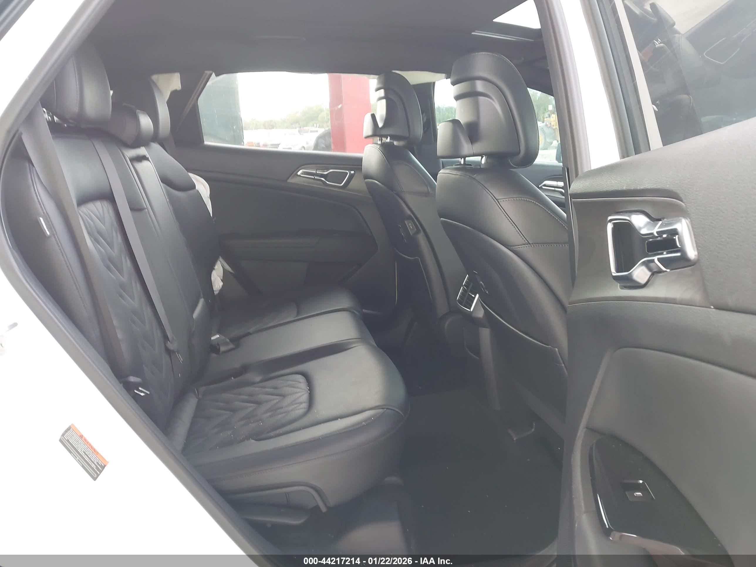 KIA SPORTAGE image 8