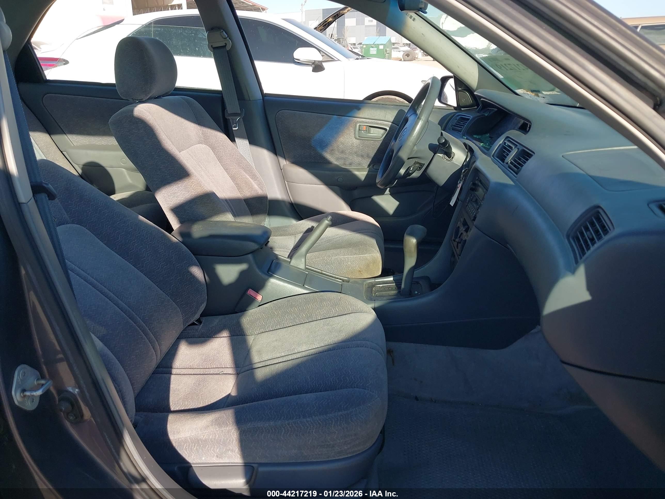 TOYOTA CAMRY image 5