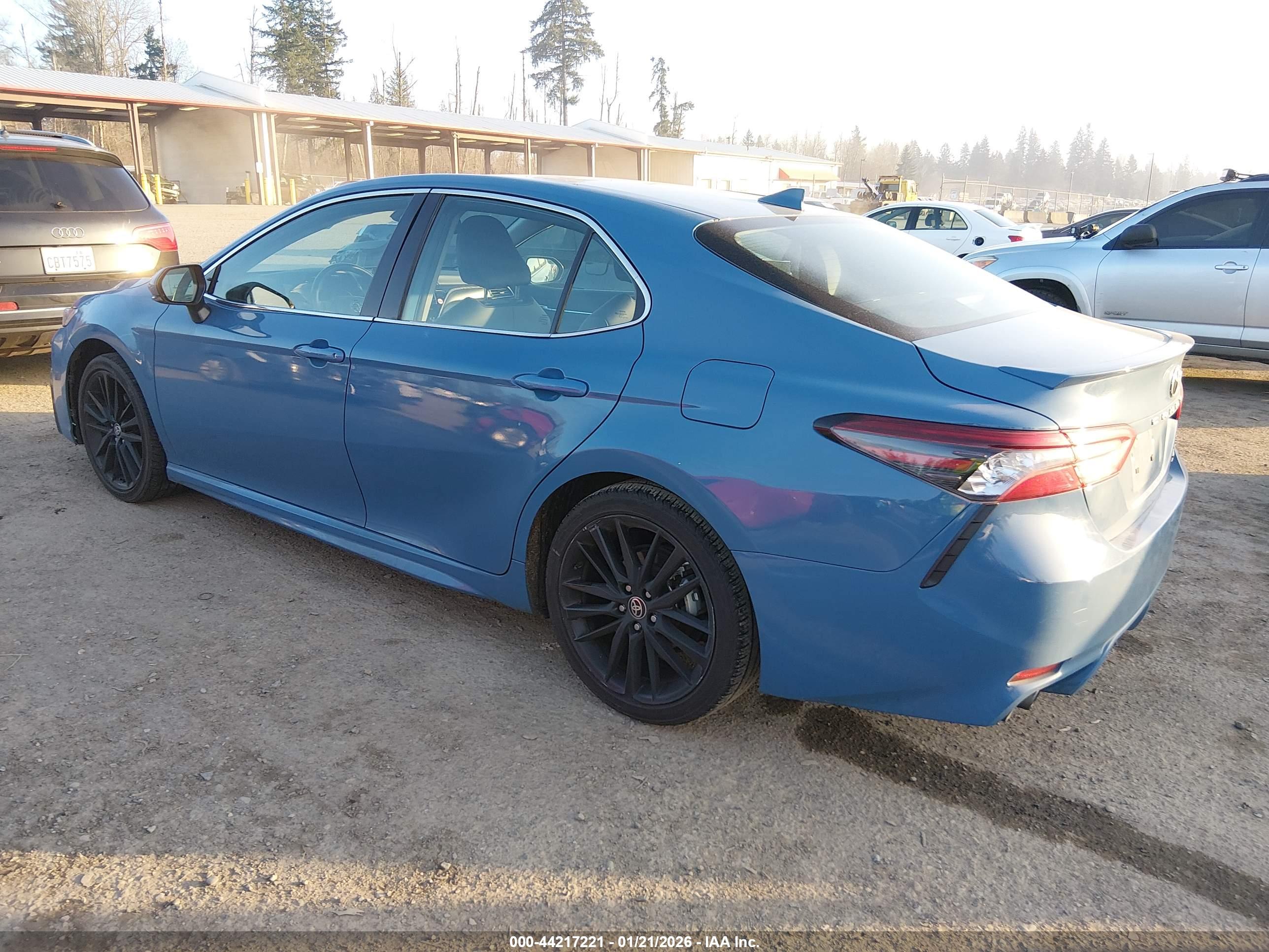 TOYOTA CAMRY image 3