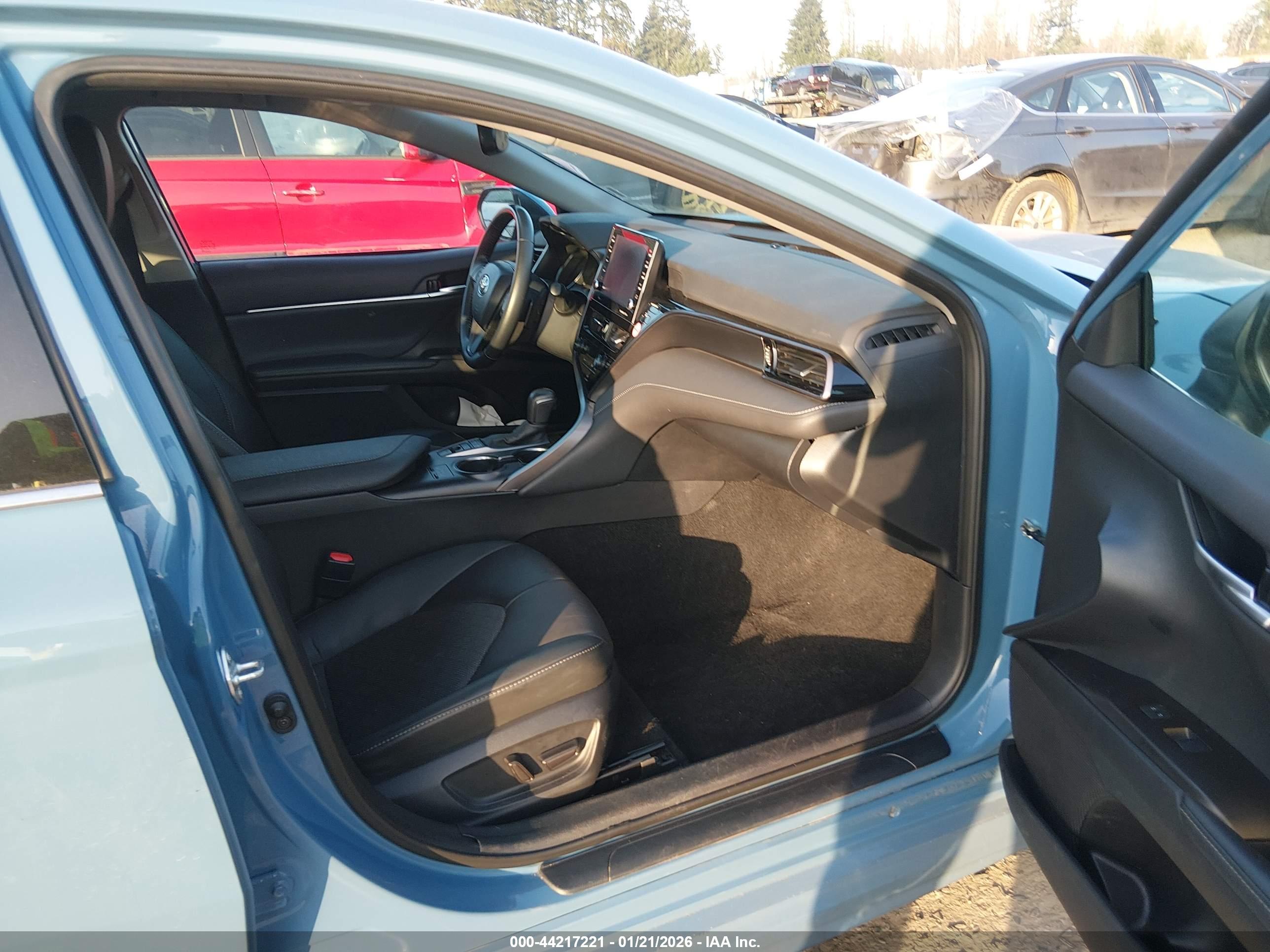 TOYOTA CAMRY image 5
