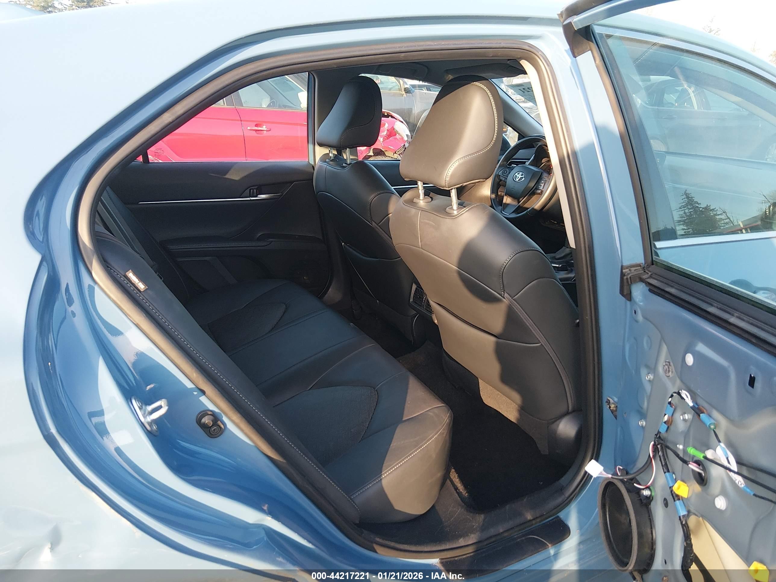 TOYOTA CAMRY image 8