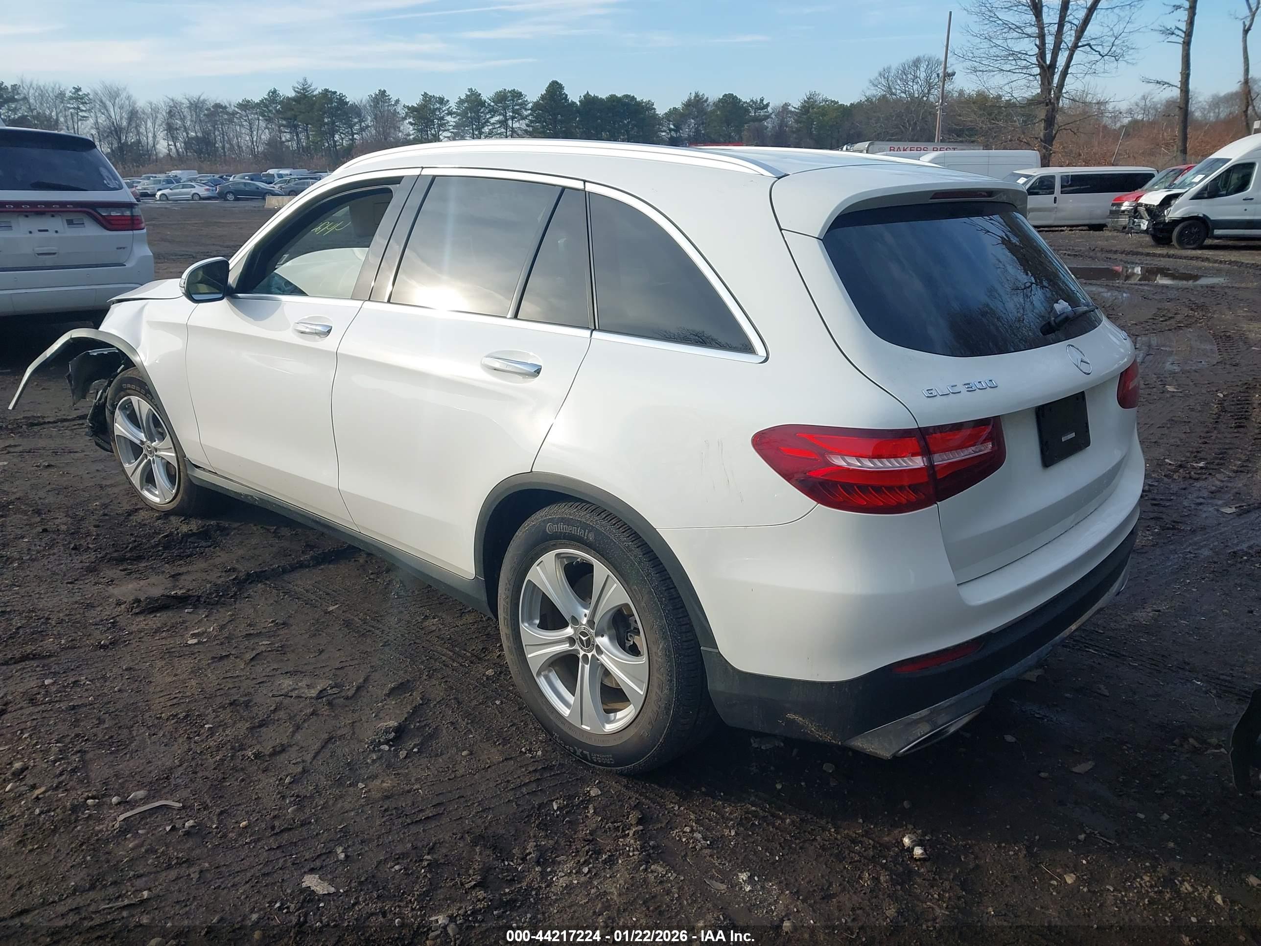 MERCEDES-BENZ GLC image 3