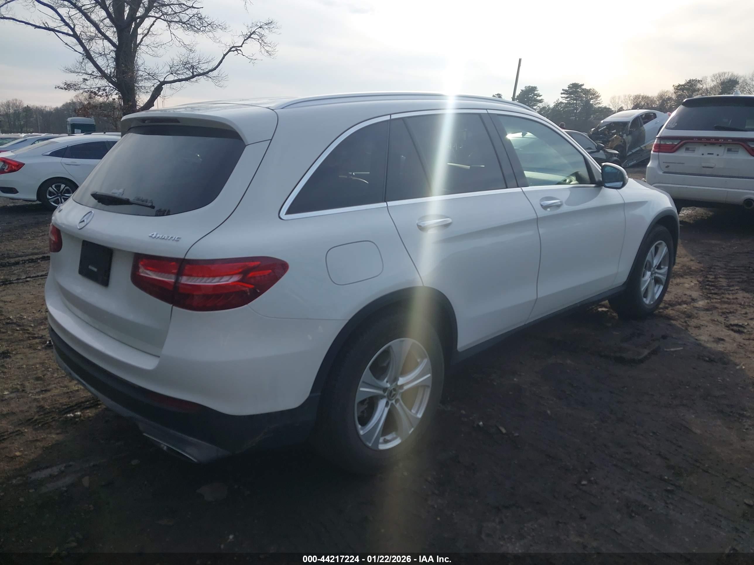 MERCEDES-BENZ GLC image 4