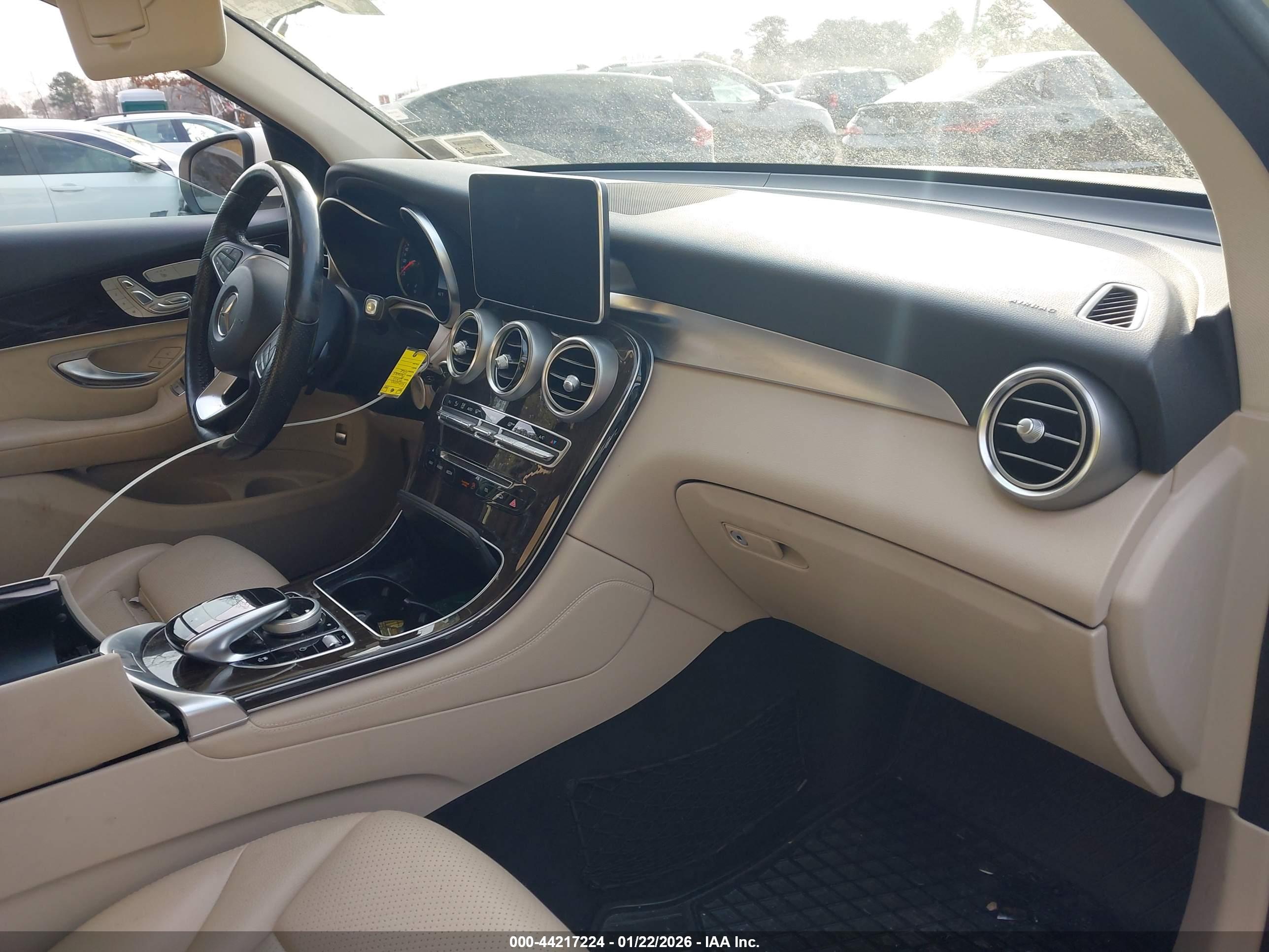 MERCEDES-BENZ GLC image 5