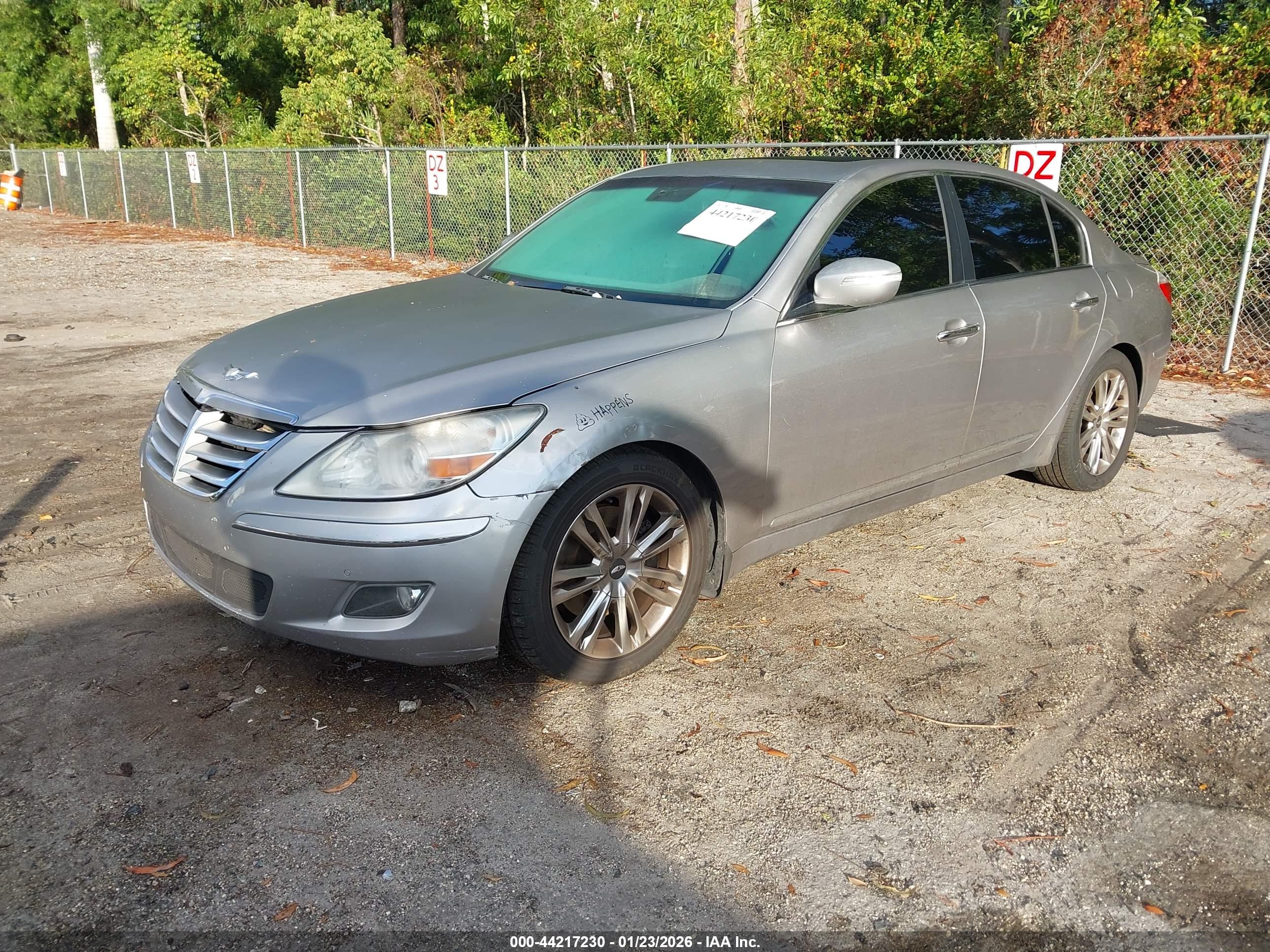 HYUNDAI GENESIS image 2