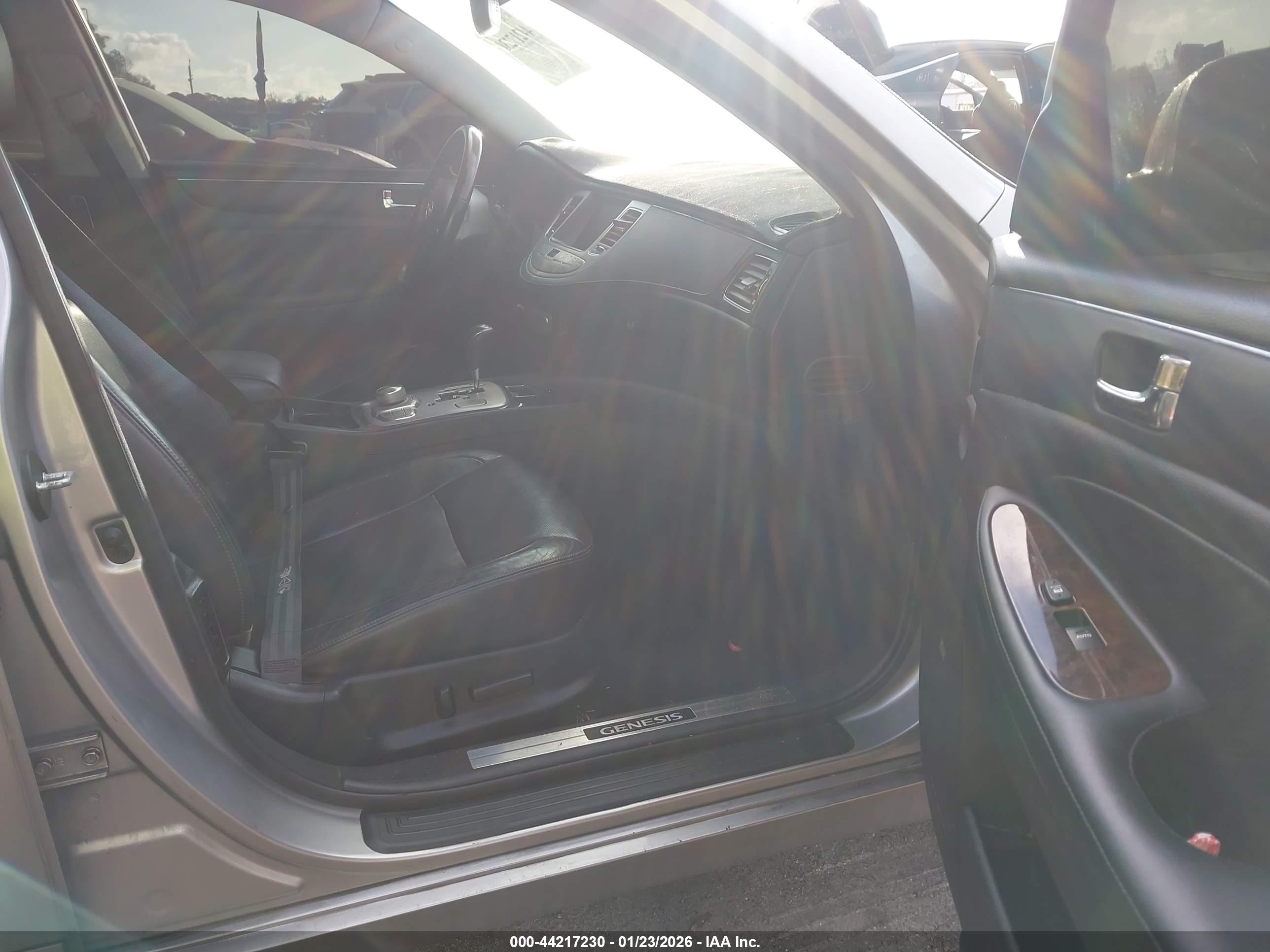 HYUNDAI GENESIS image 5