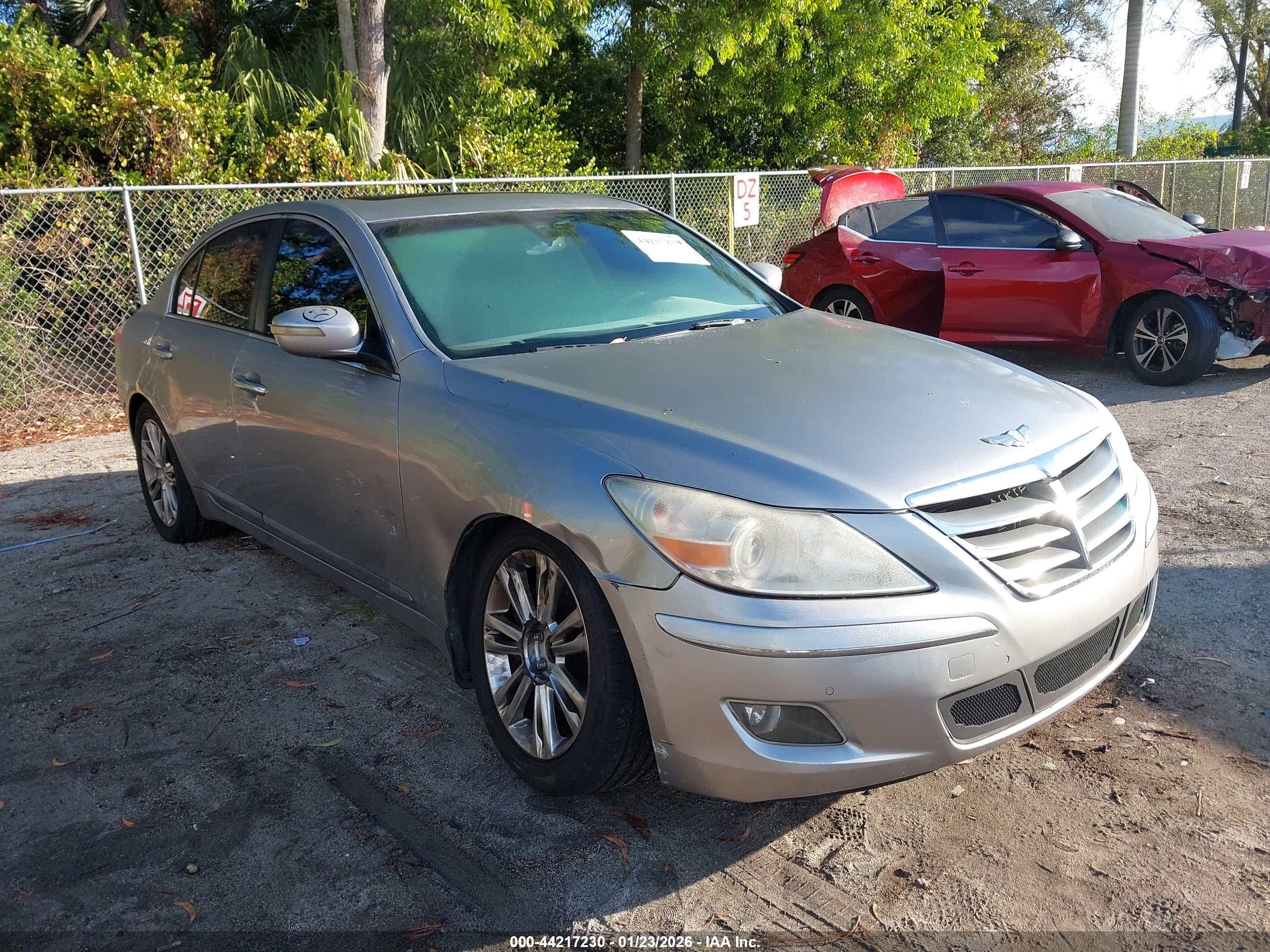 HYUNDAI GENESIS image 6