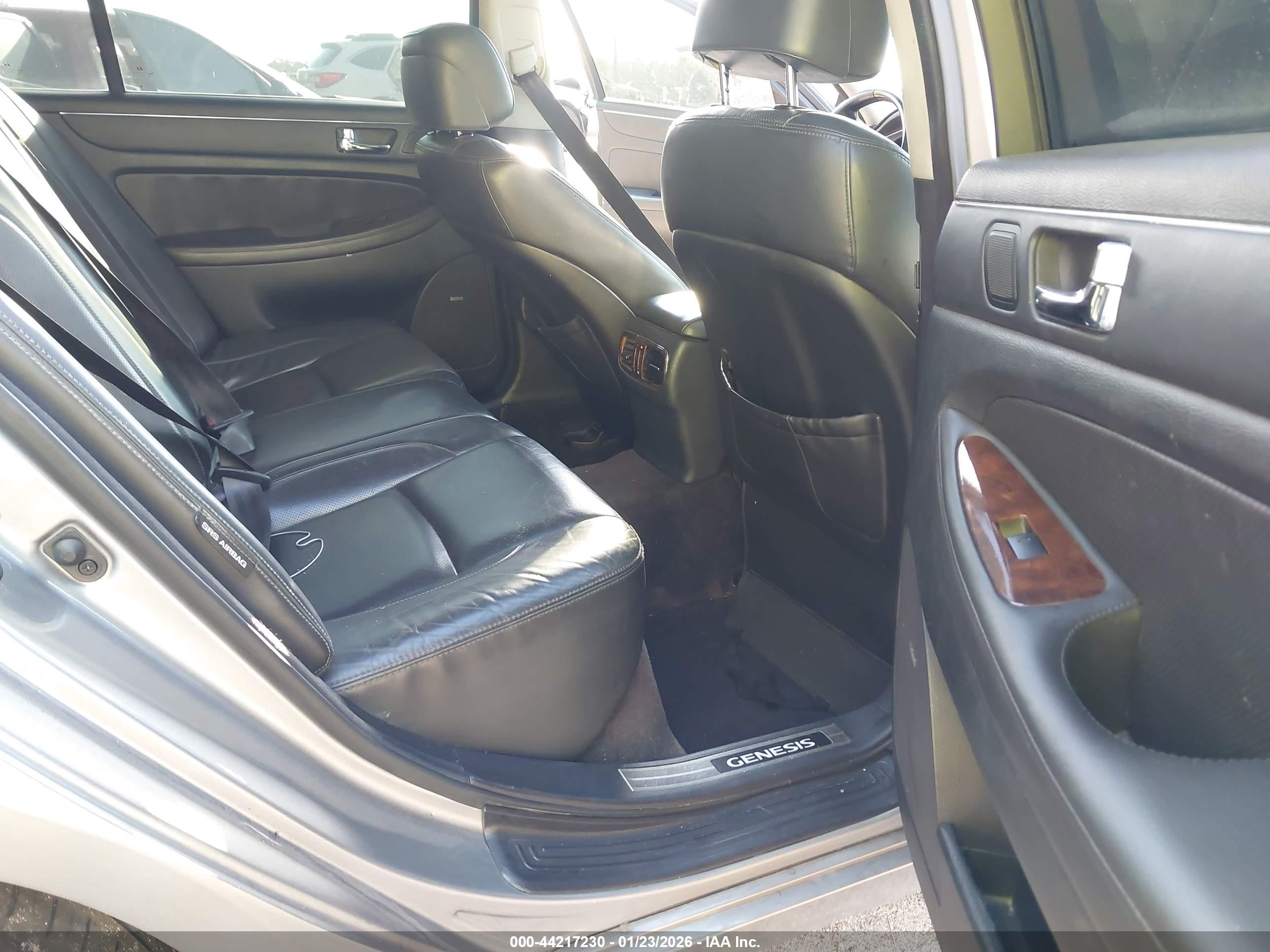 HYUNDAI GENESIS image 8