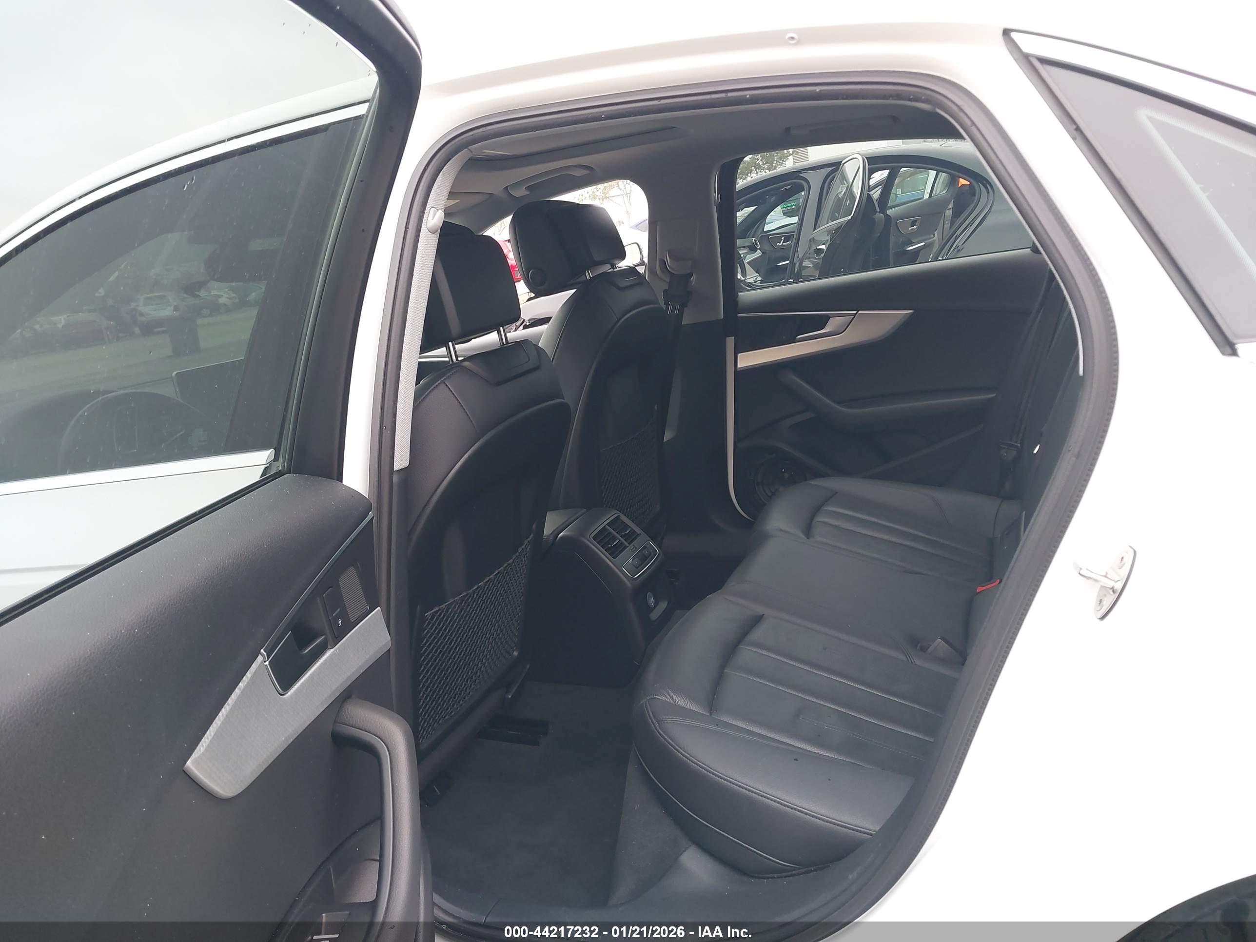 AUDI A4 image 8