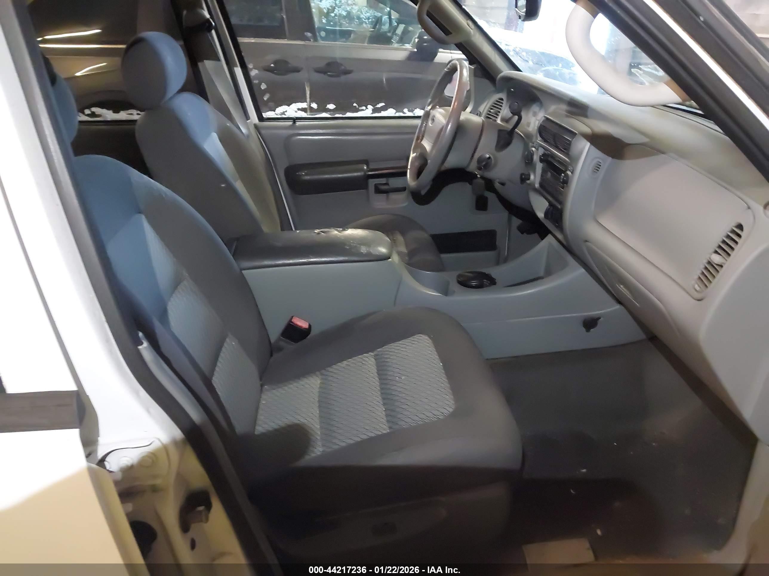 FORD EXPLORER image 5