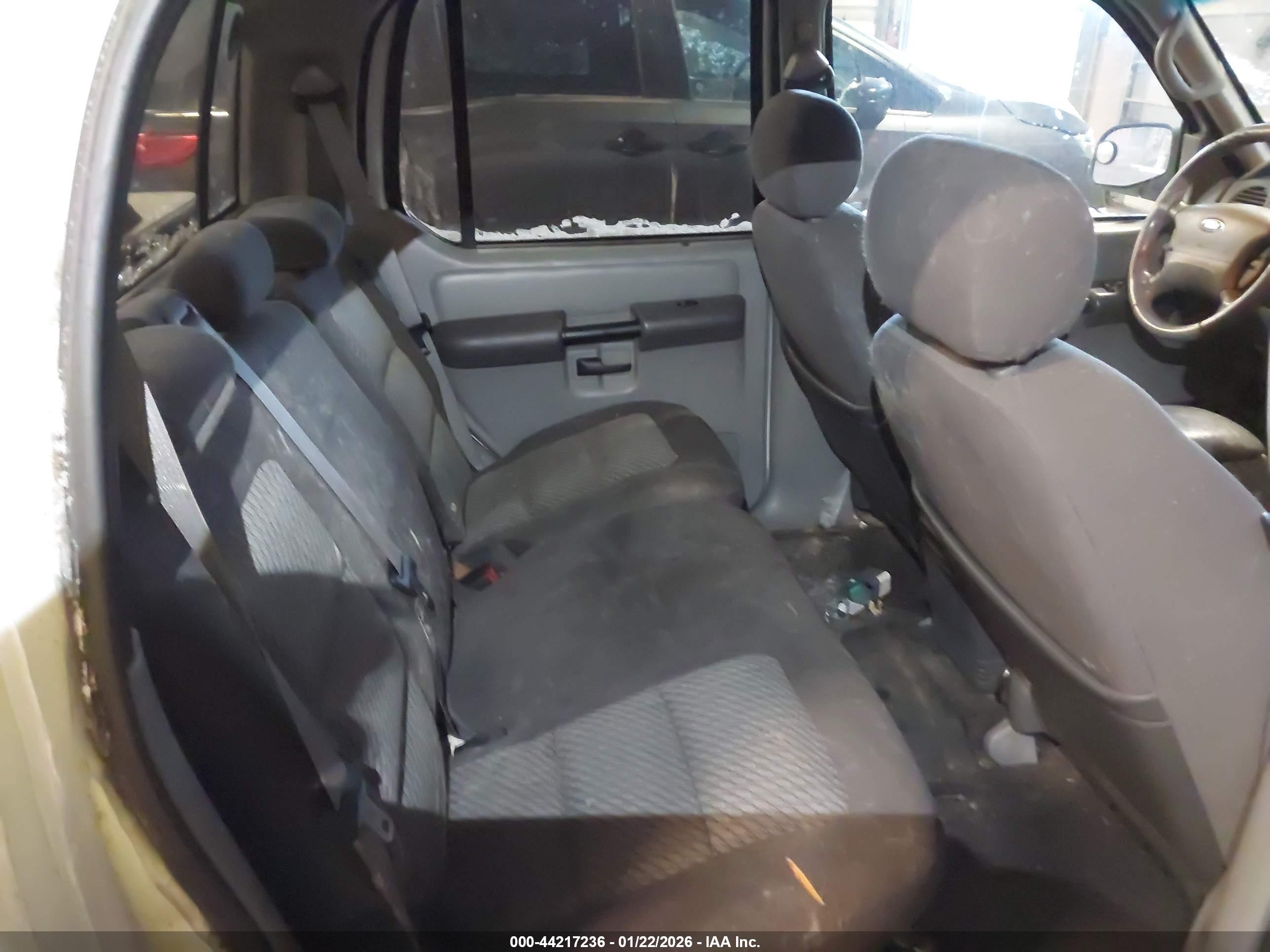FORD EXPLORER image 8