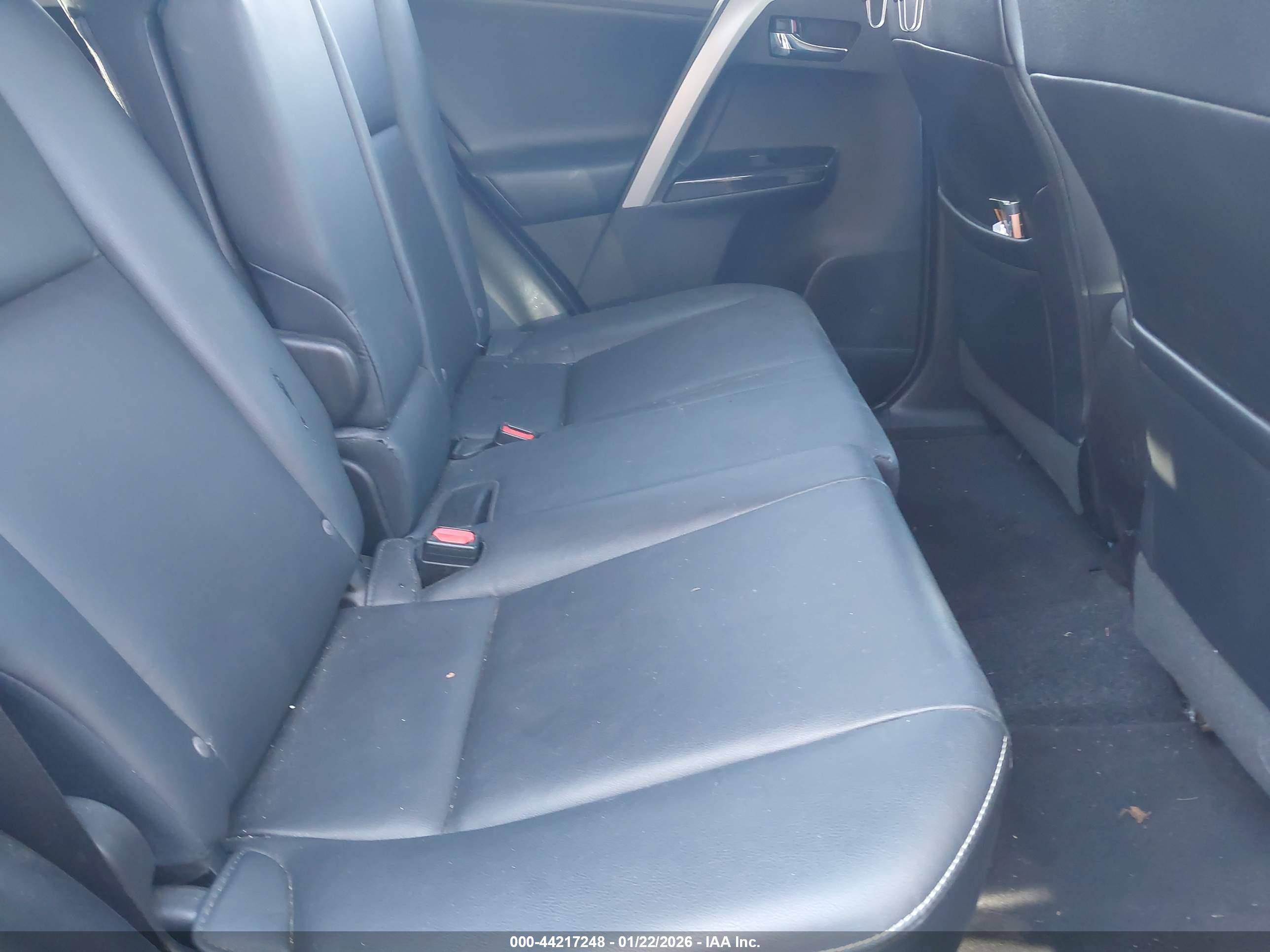 TOYOTA RAV4 image 8