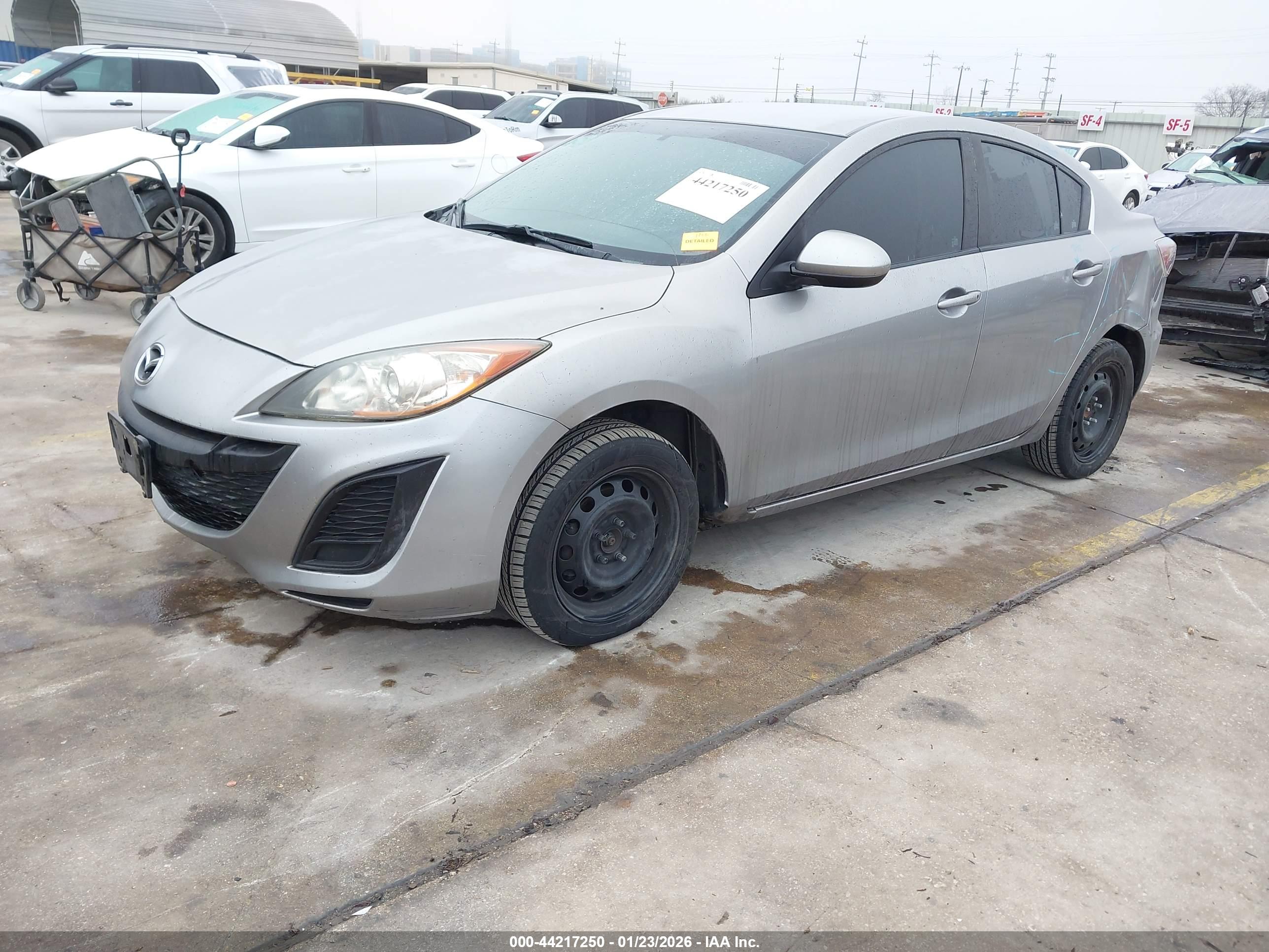 MAZDA MAZDA3 image 2
