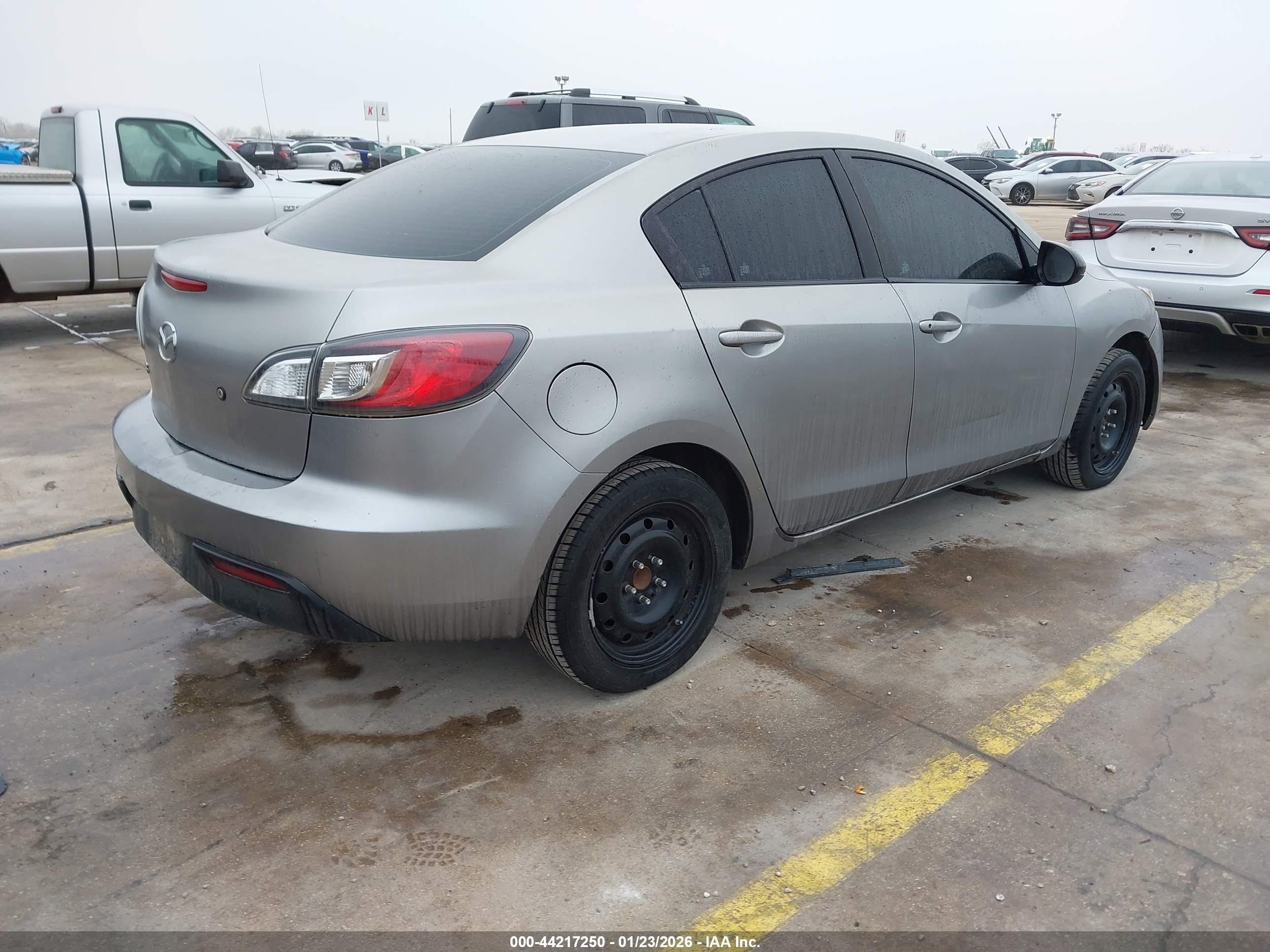 MAZDA MAZDA3 image 4