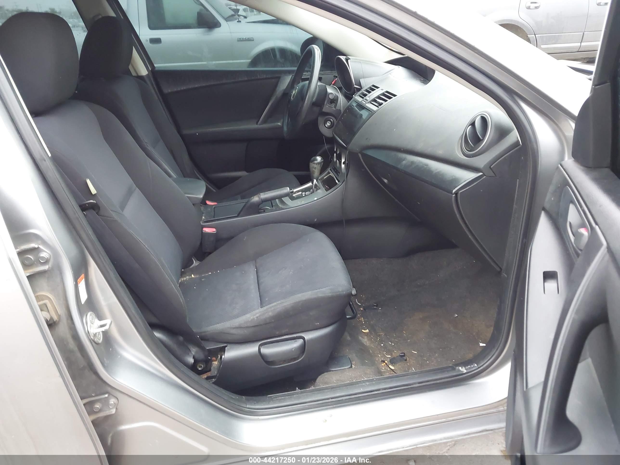 MAZDA MAZDA3 image 5