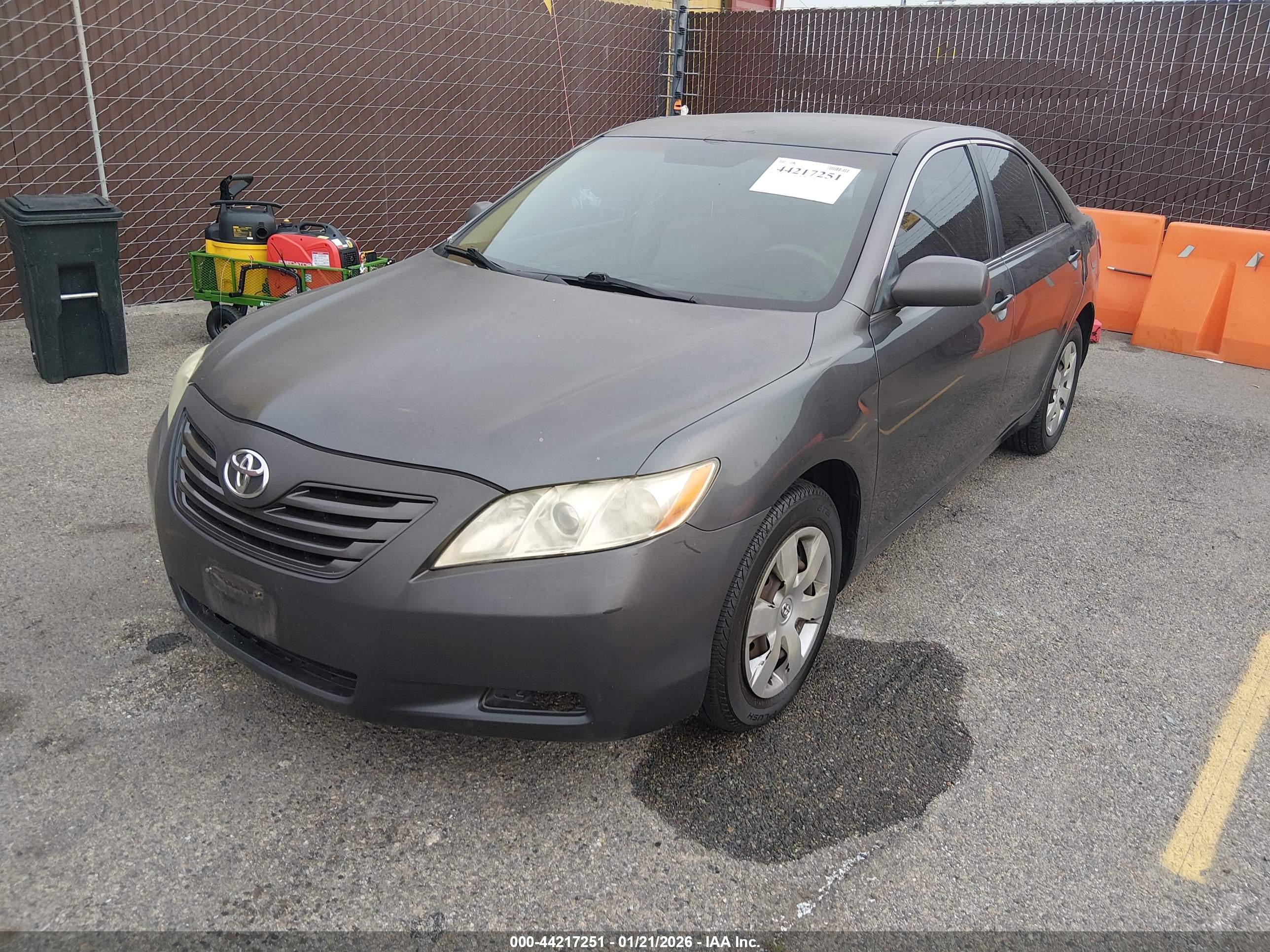 TOYOTA CAMRY image 2