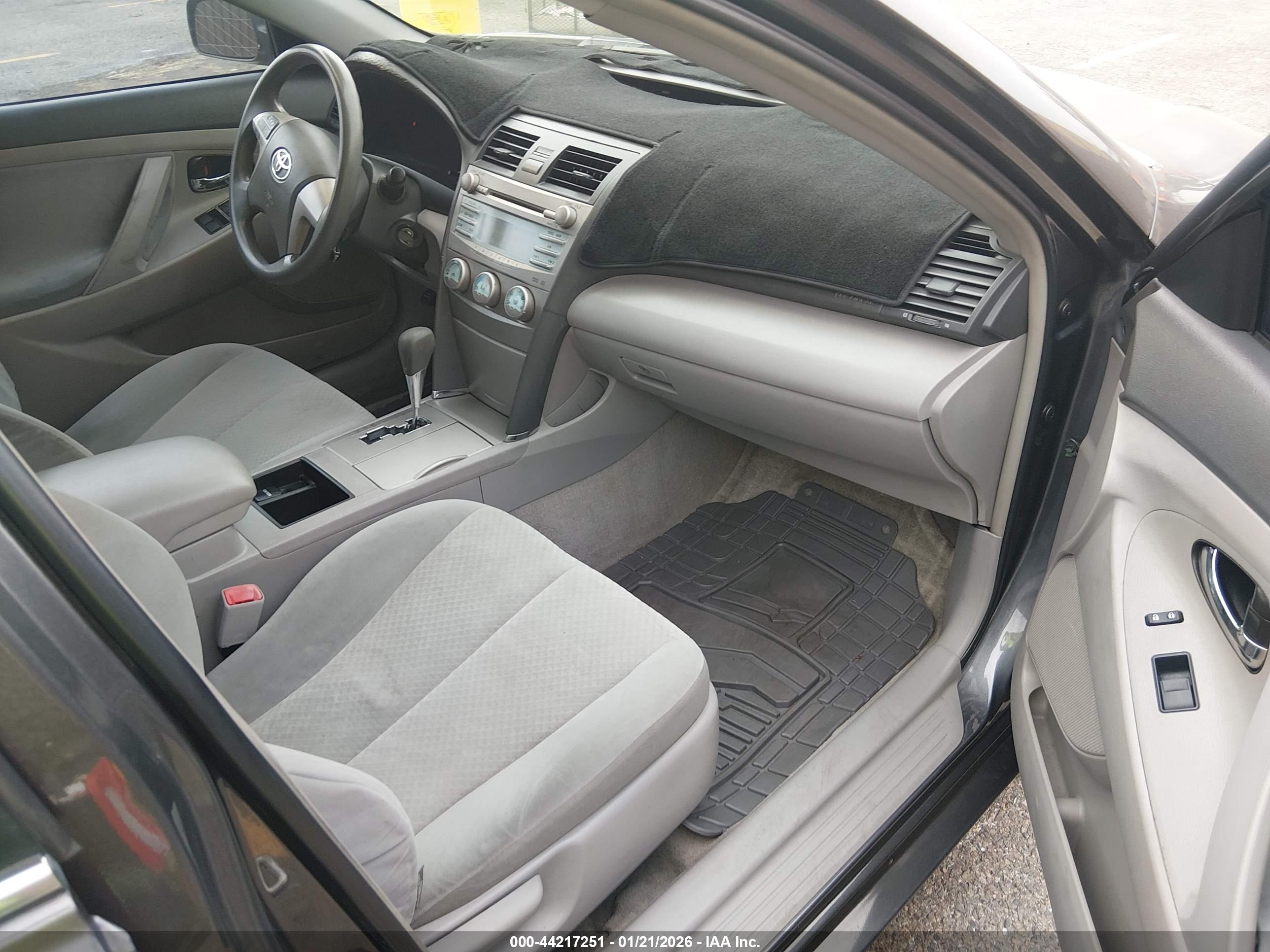 TOYOTA CAMRY image 5