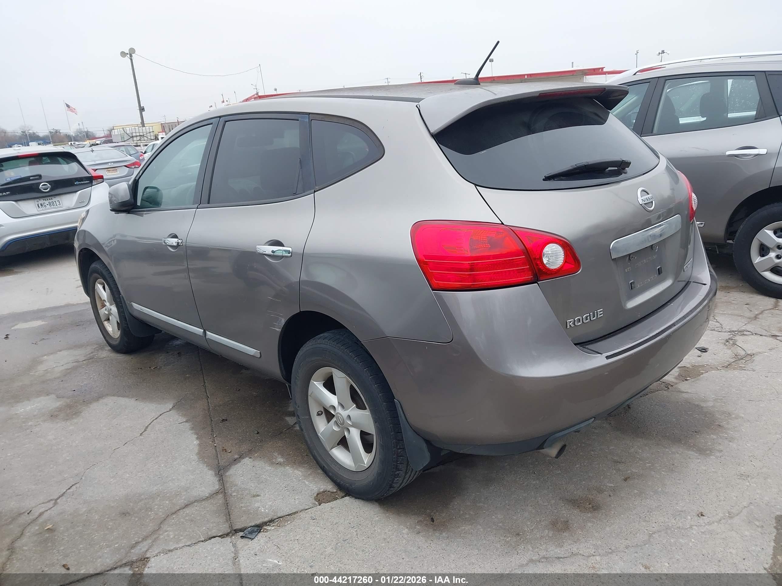 NISSAN ROGUE image 3