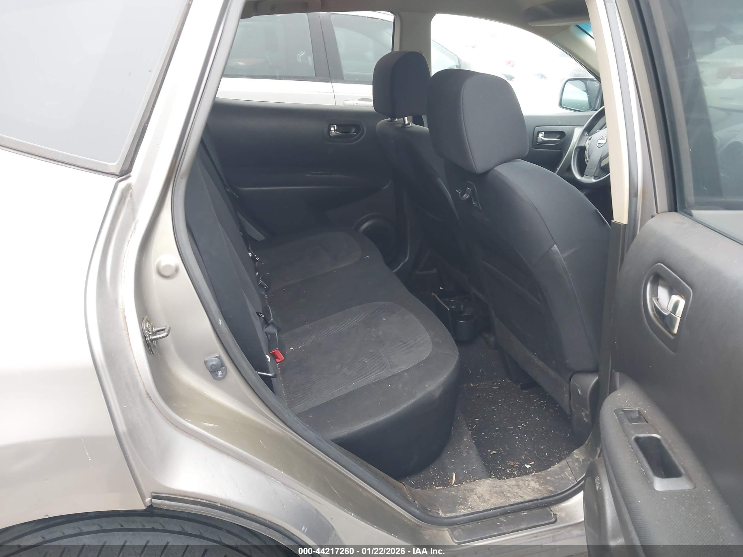 NISSAN ROGUE image 8