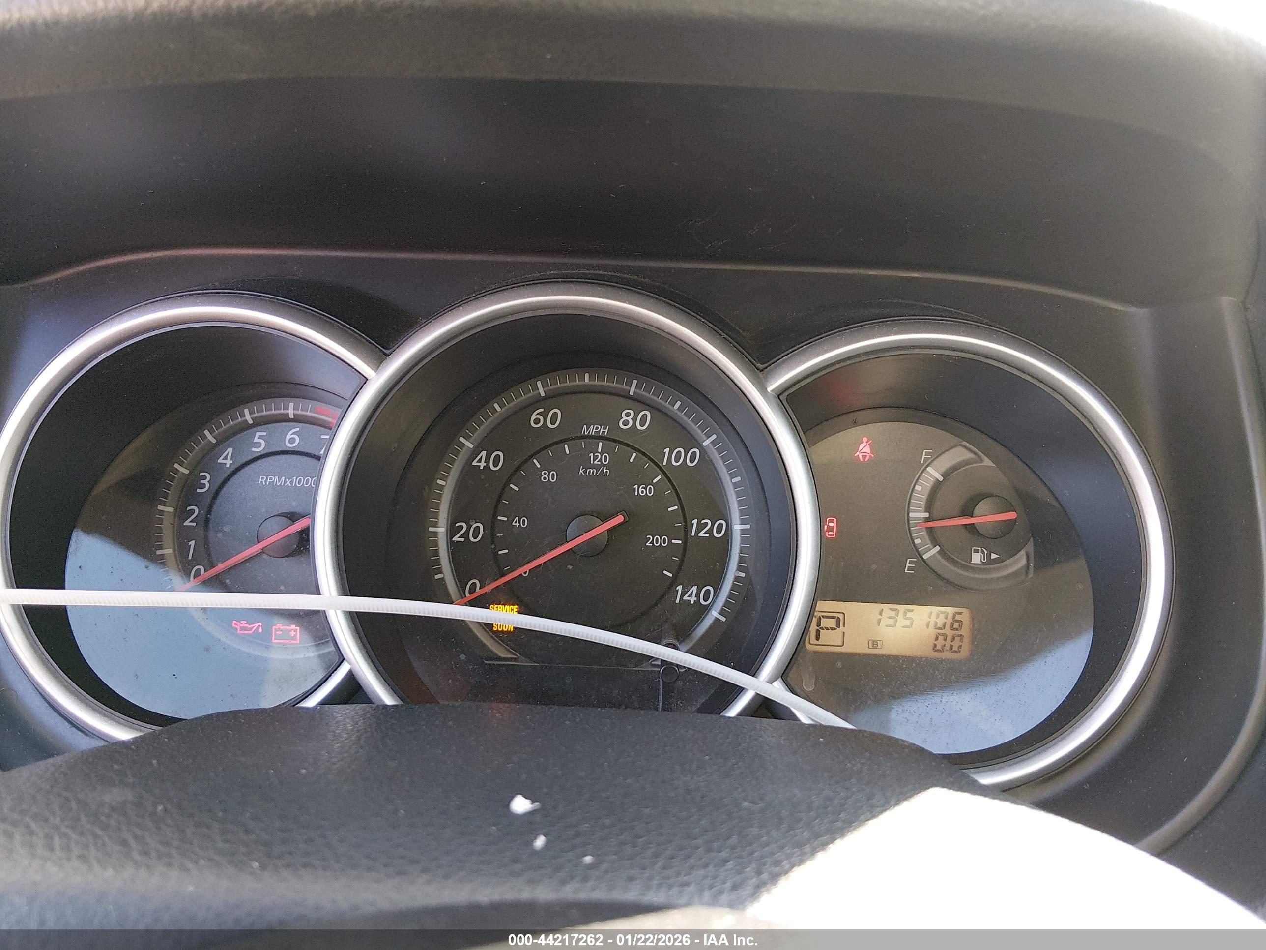 NISSAN VERSA image 7