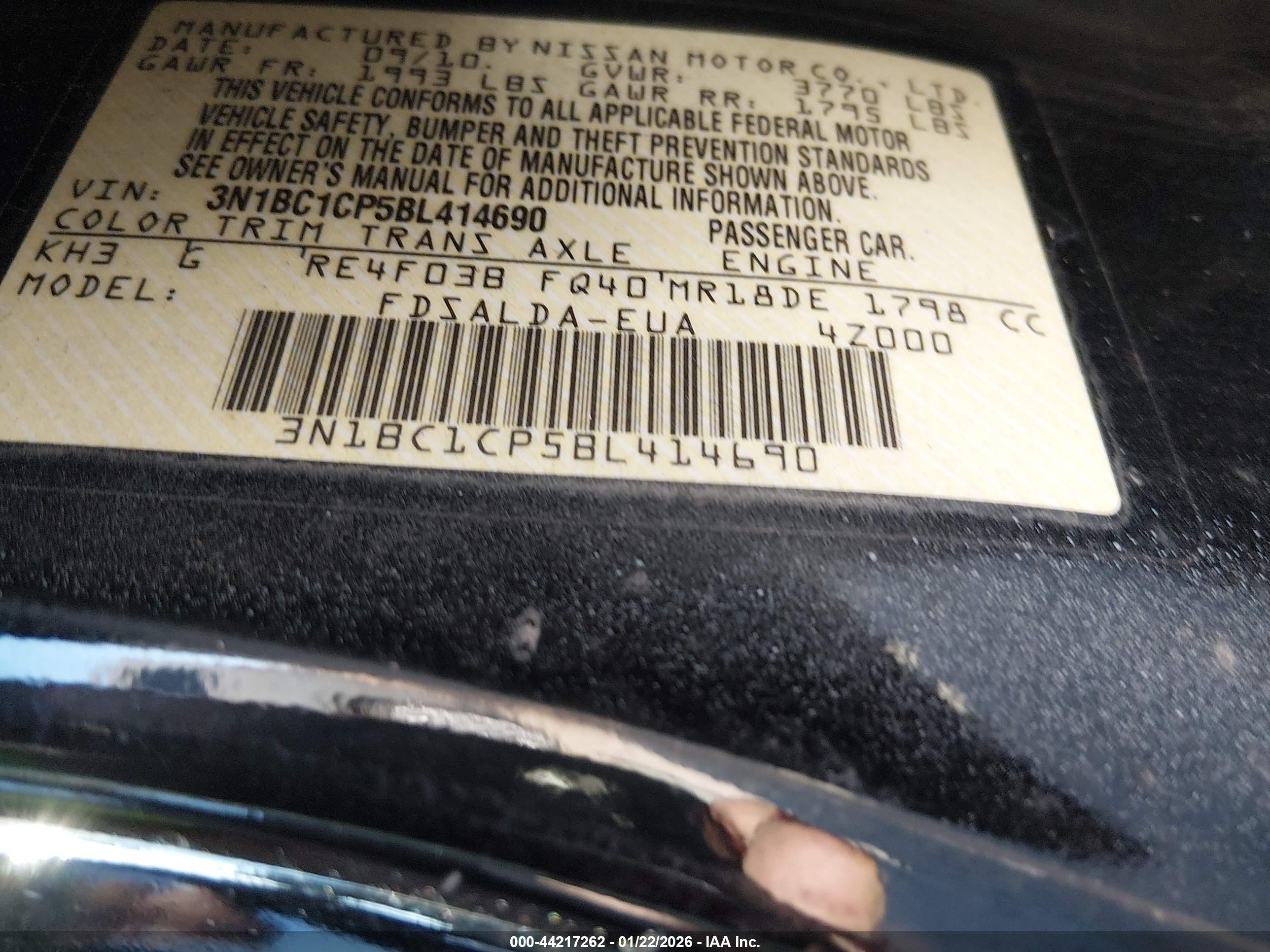 NISSAN VERSA image 9