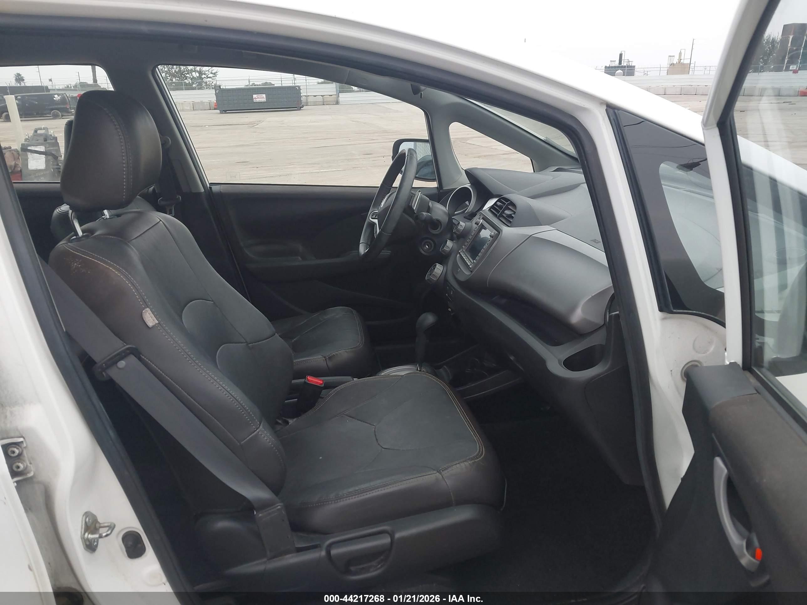 HONDA FIT image 5