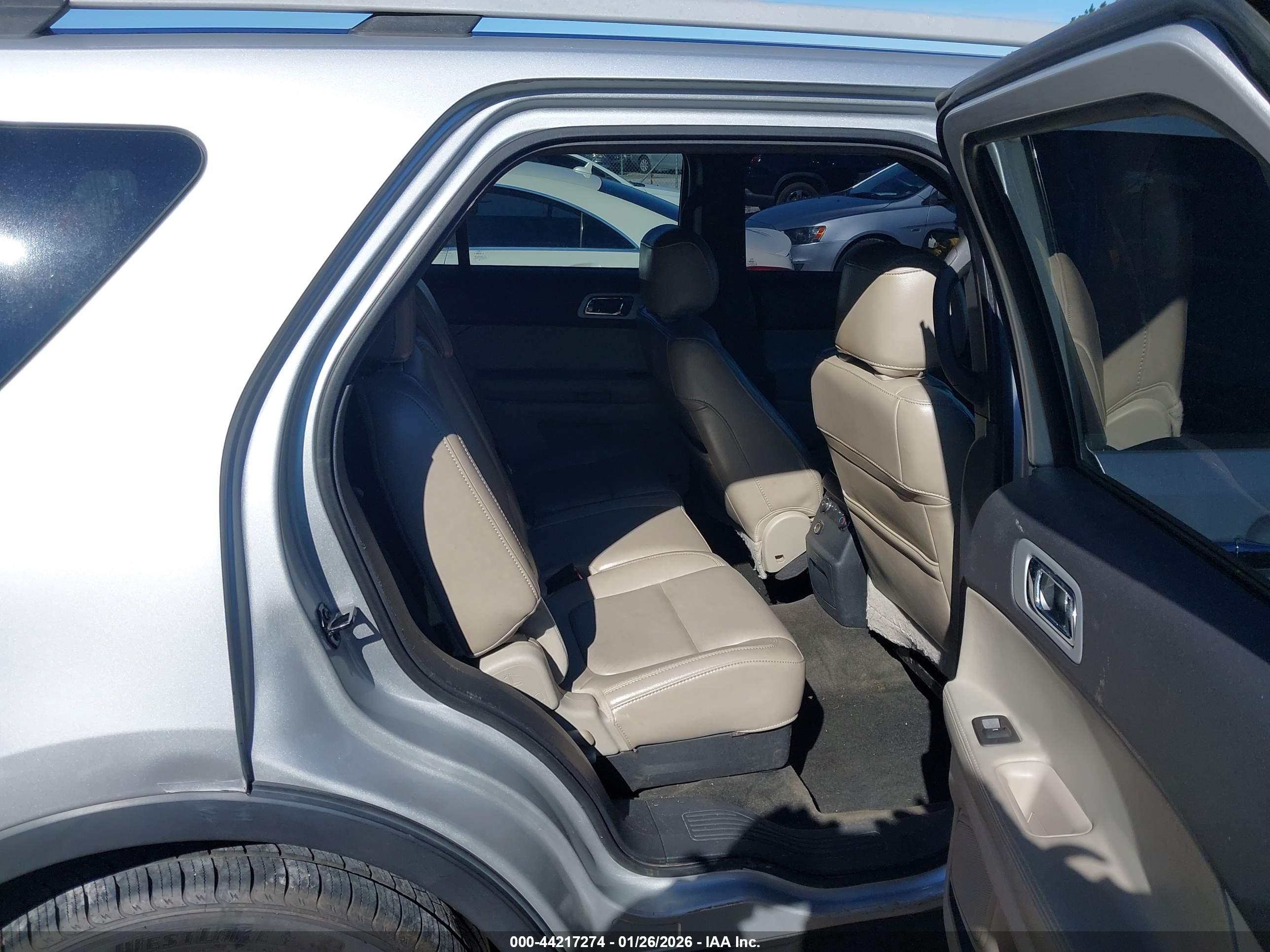 FORD EXPLORER image 8