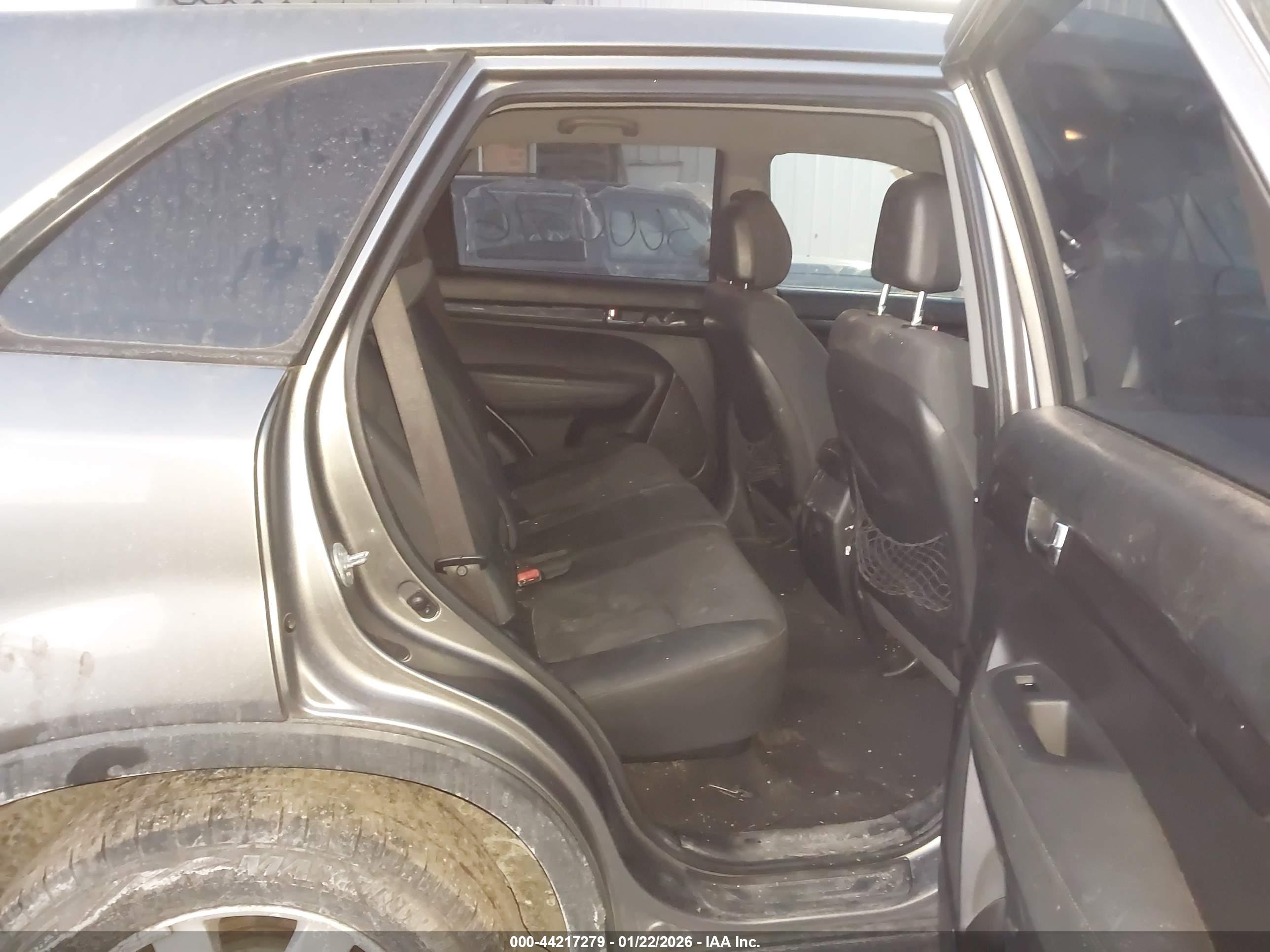 KIA SORENTO image 8