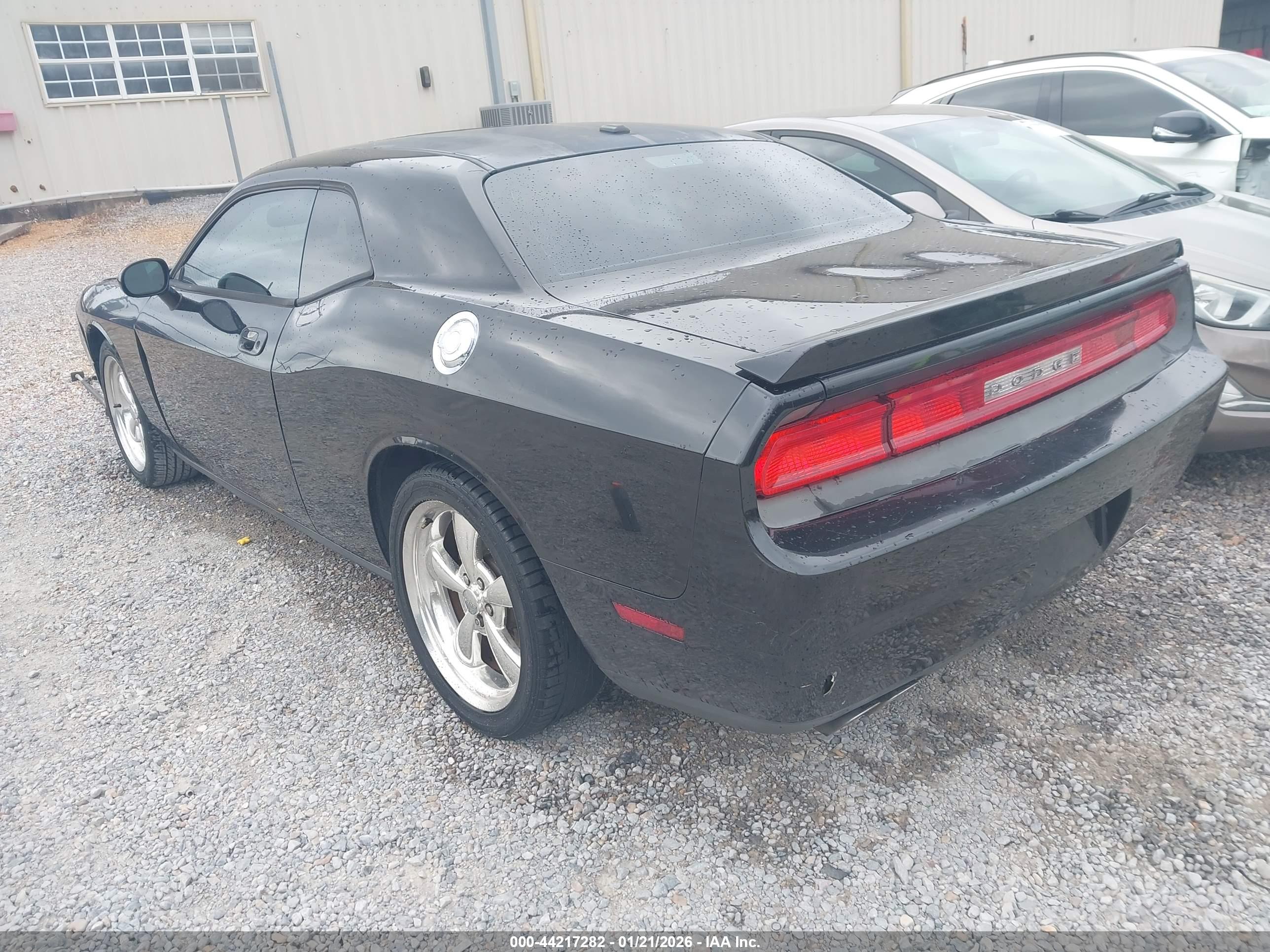 DODGE CHALLENGER image 3