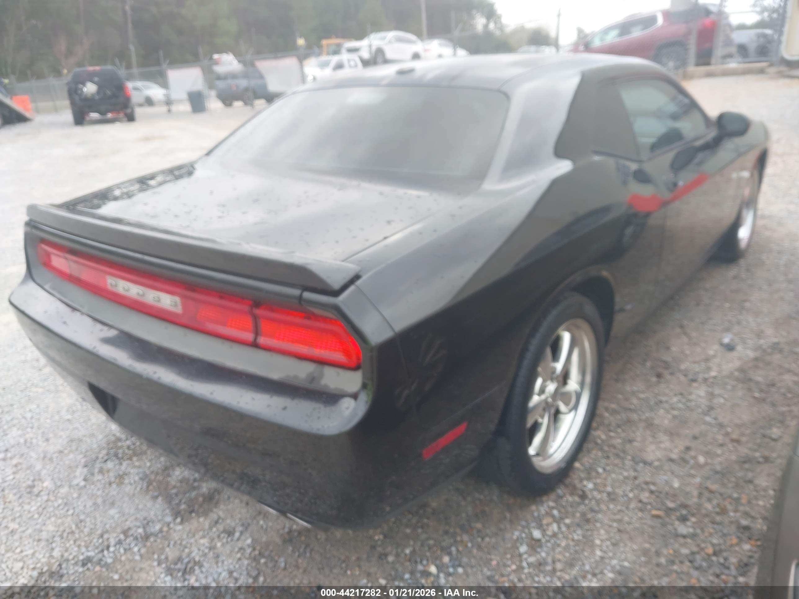 DODGE CHALLENGER image 4