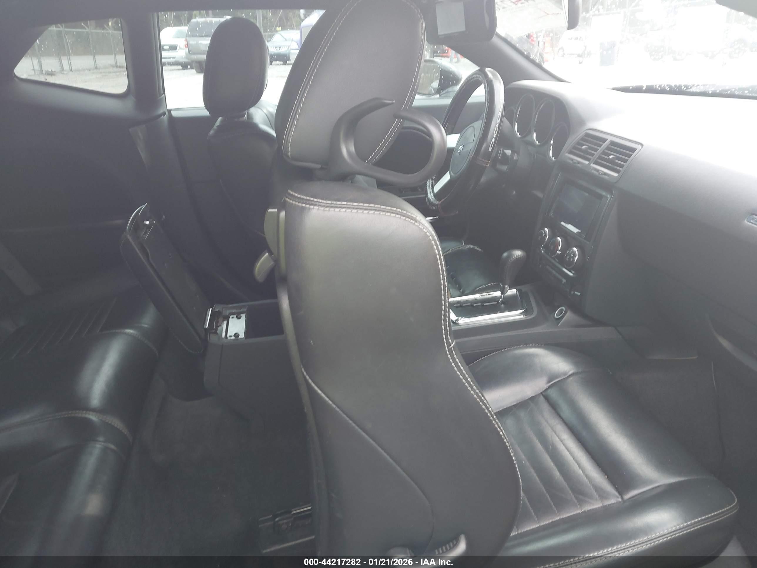 DODGE CHALLENGER image 5