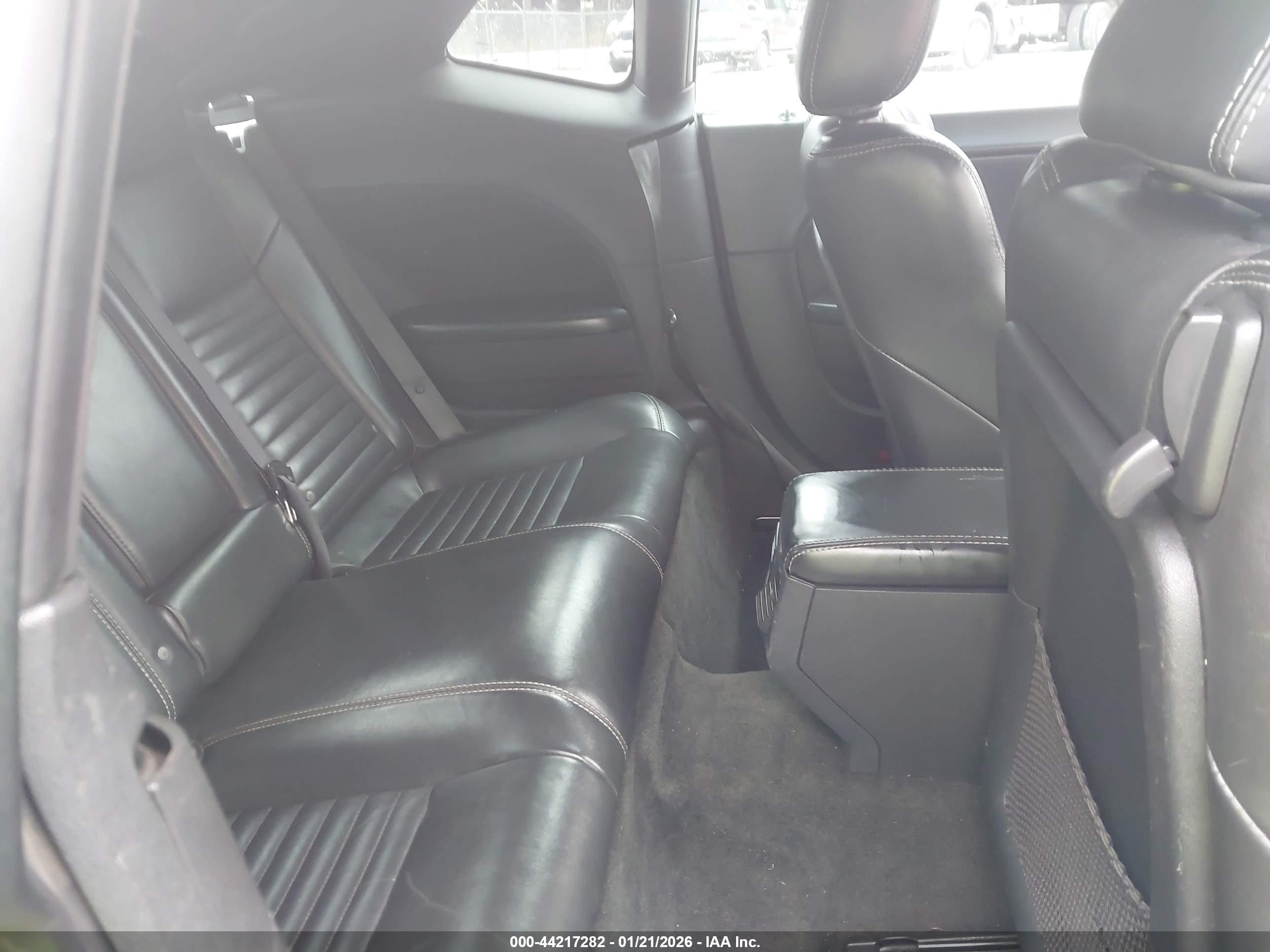 DODGE CHALLENGER image 8