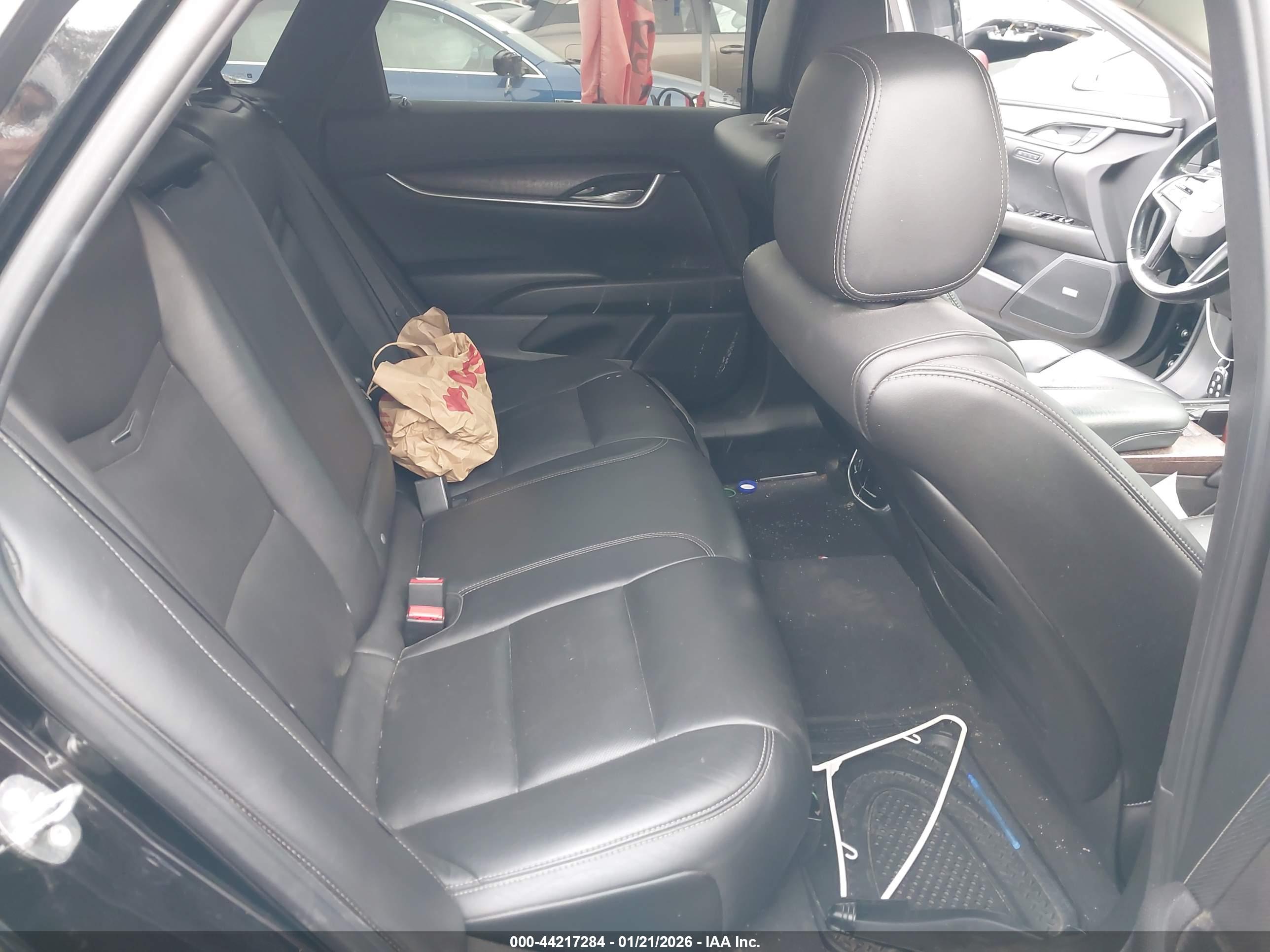CADILLAC XTS image 8