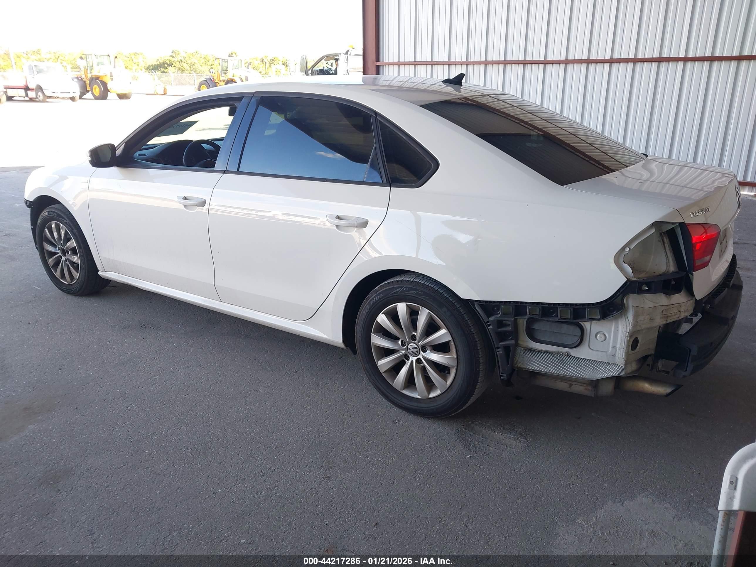 VOLKSWAGEN PASSAT image 3