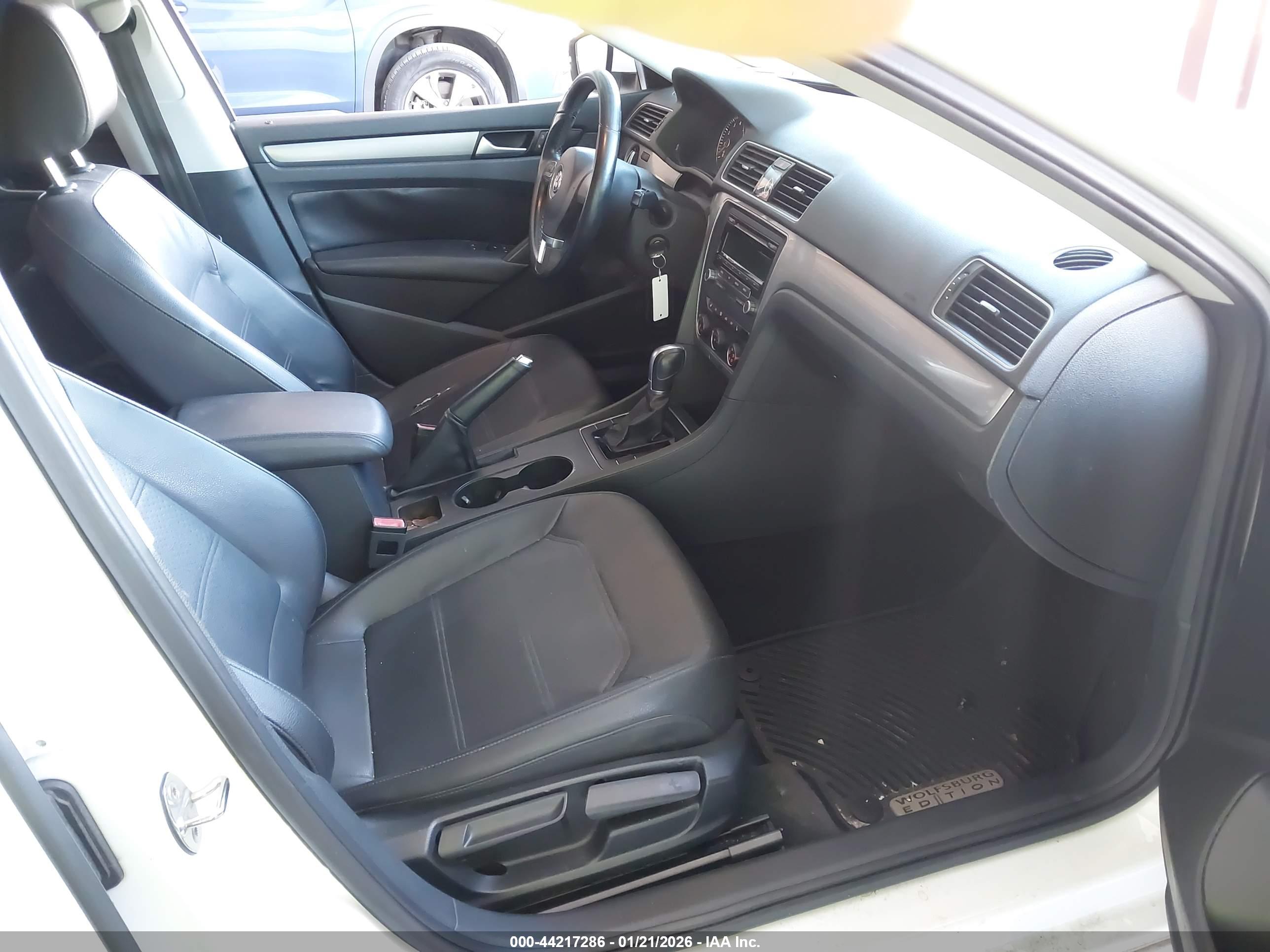 VOLKSWAGEN PASSAT image 5
