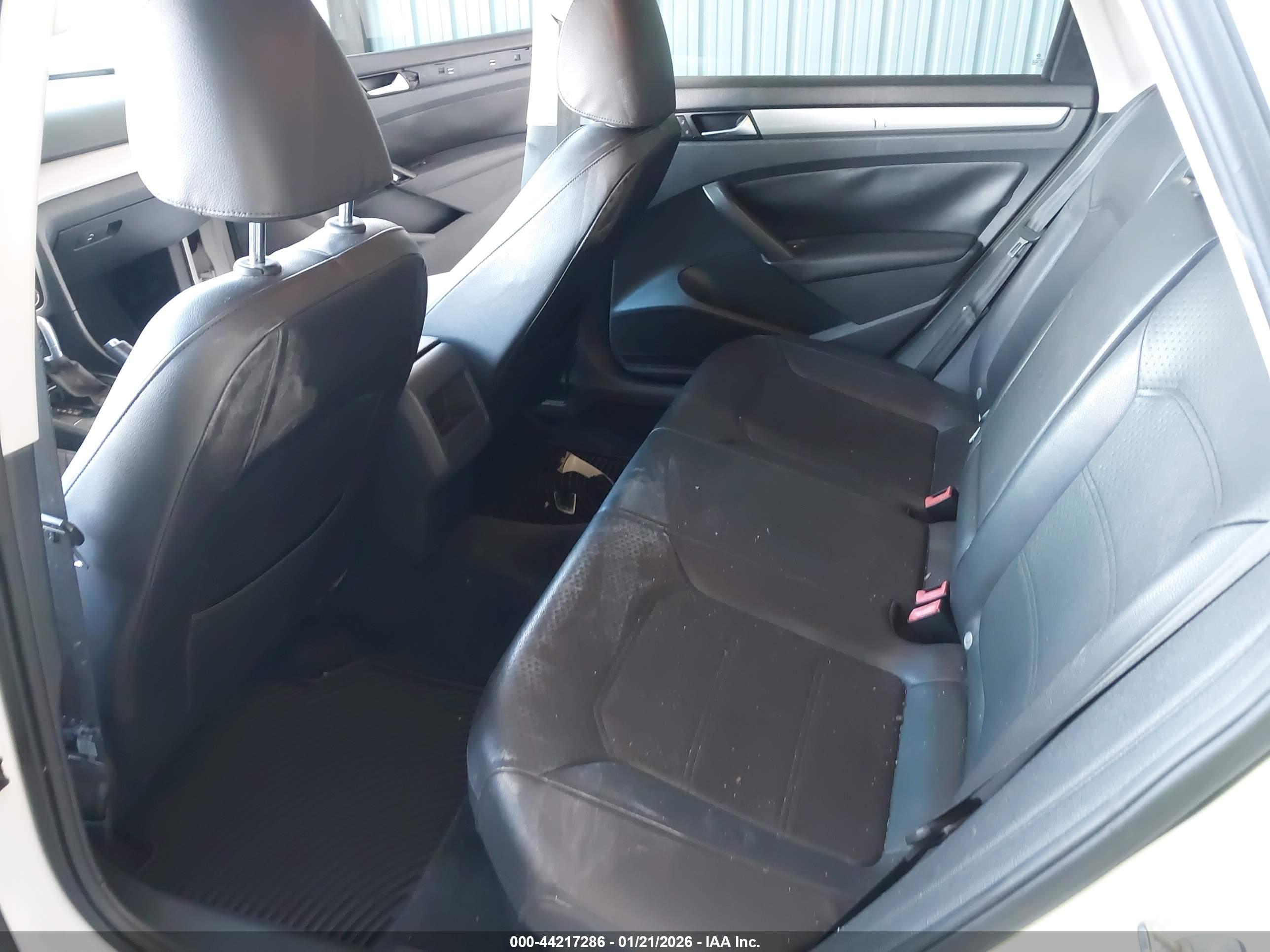VOLKSWAGEN PASSAT image 8