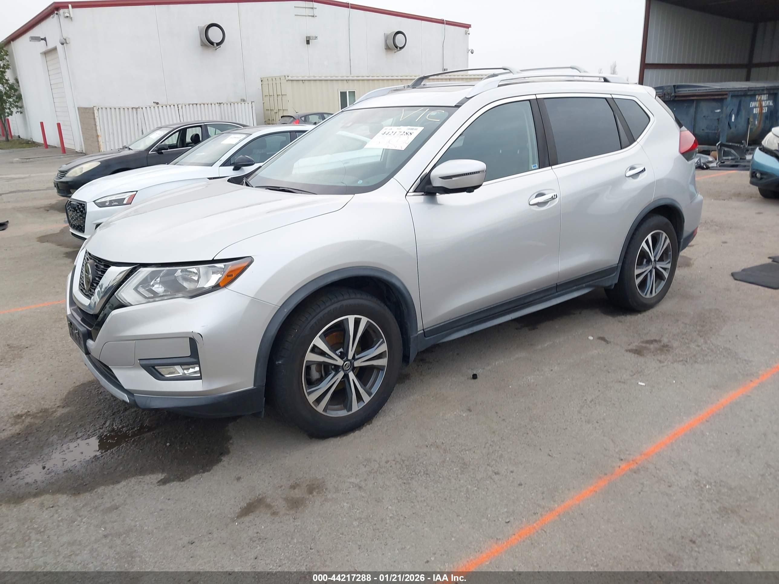 NISSAN ROGUE image 2