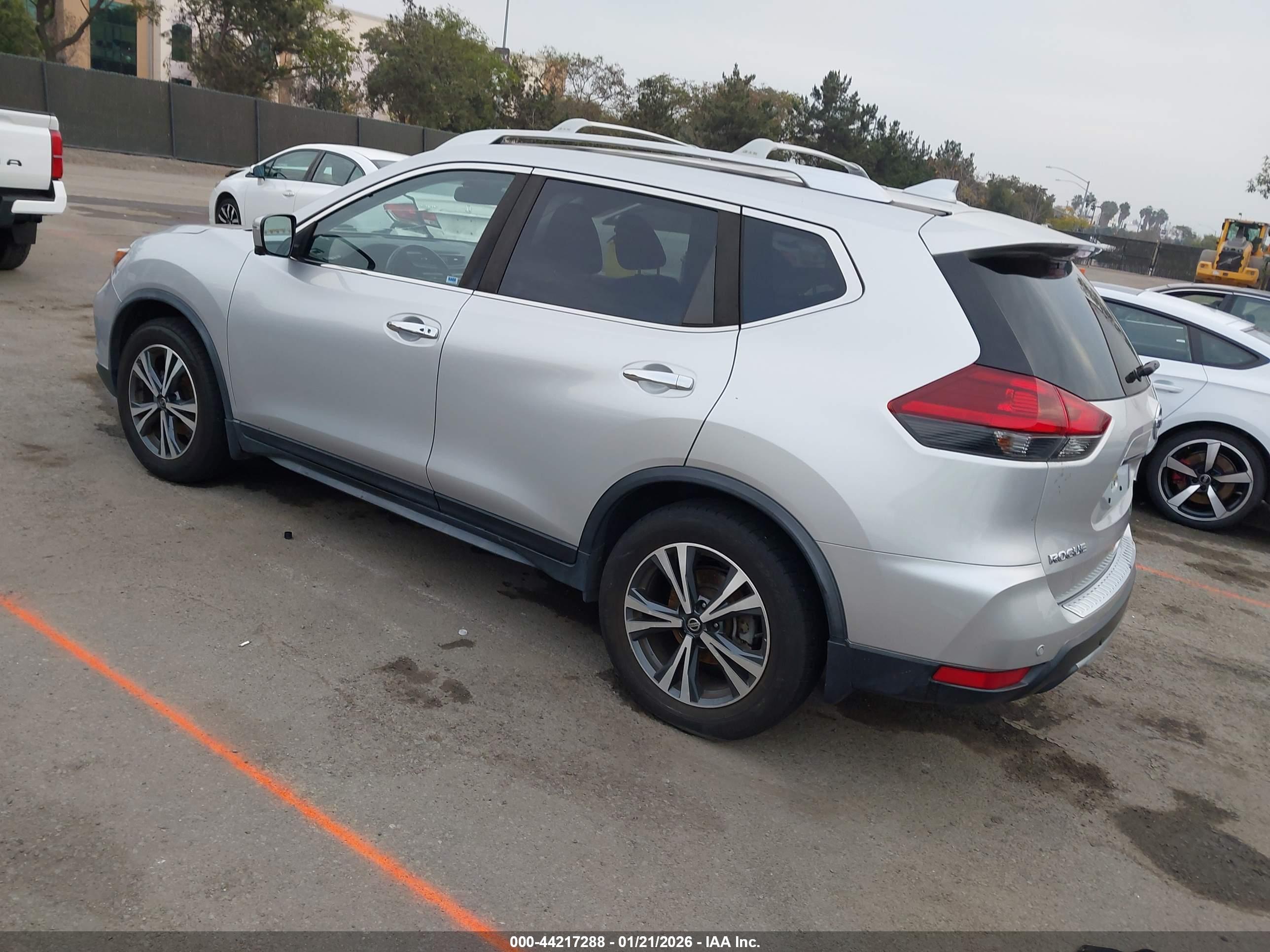 NISSAN ROGUE image 3