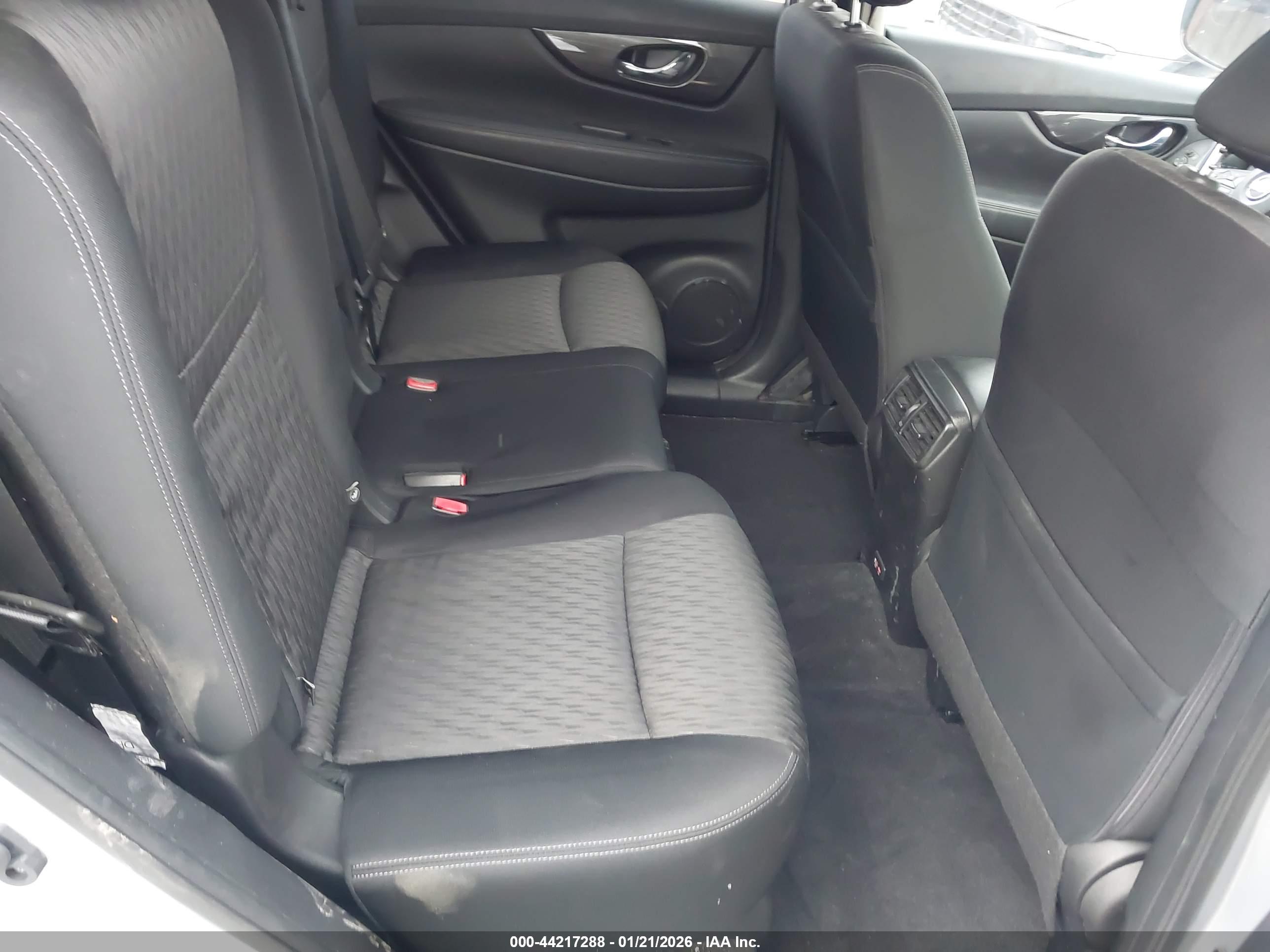 NISSAN ROGUE image 8