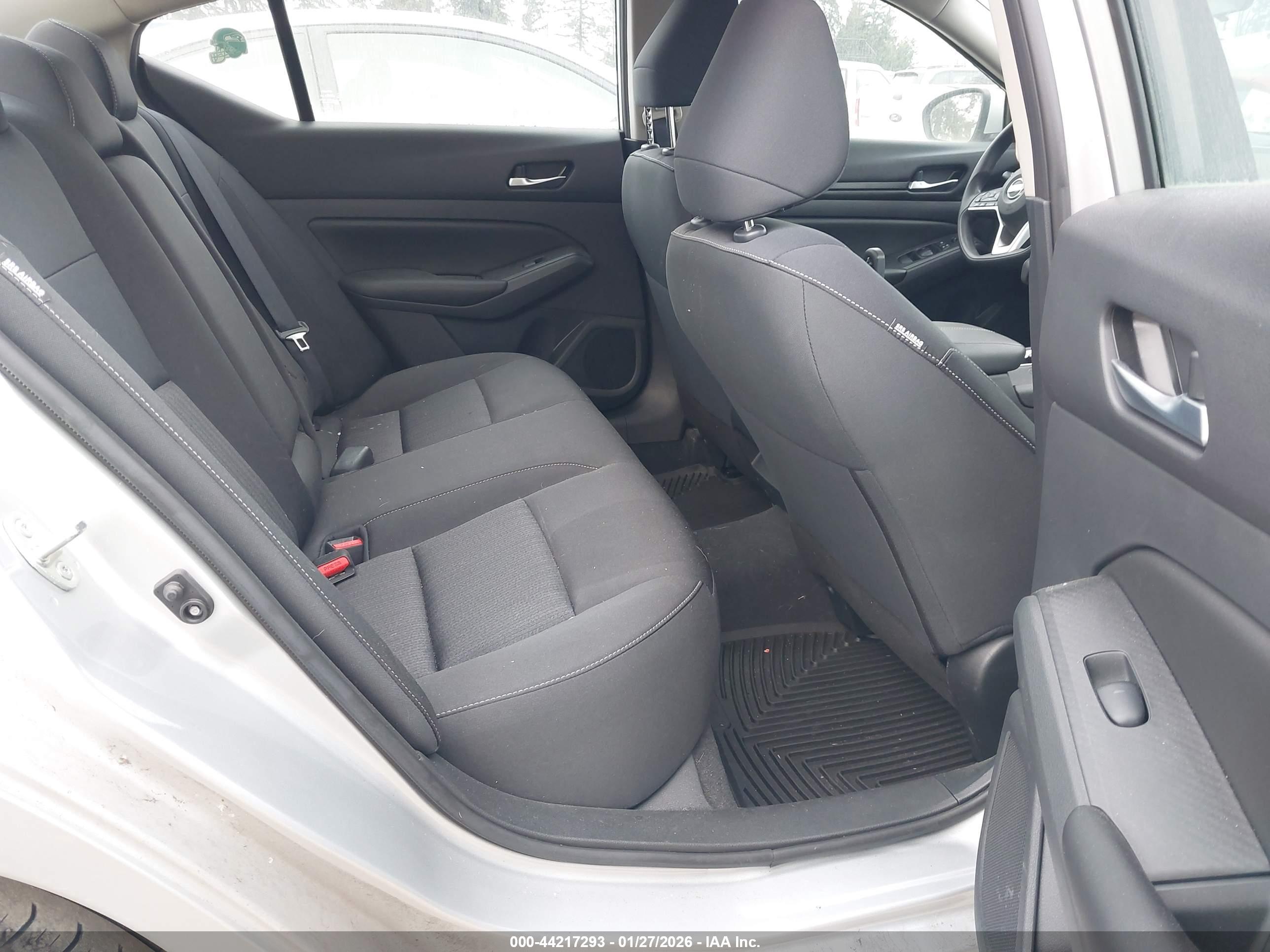 NISSAN ALTIMA image 8