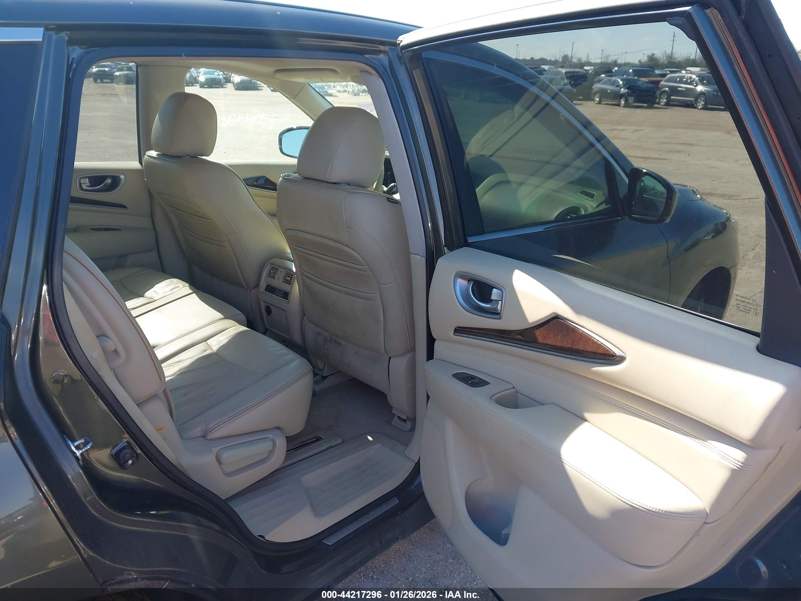 INFINITI JX35 image 8