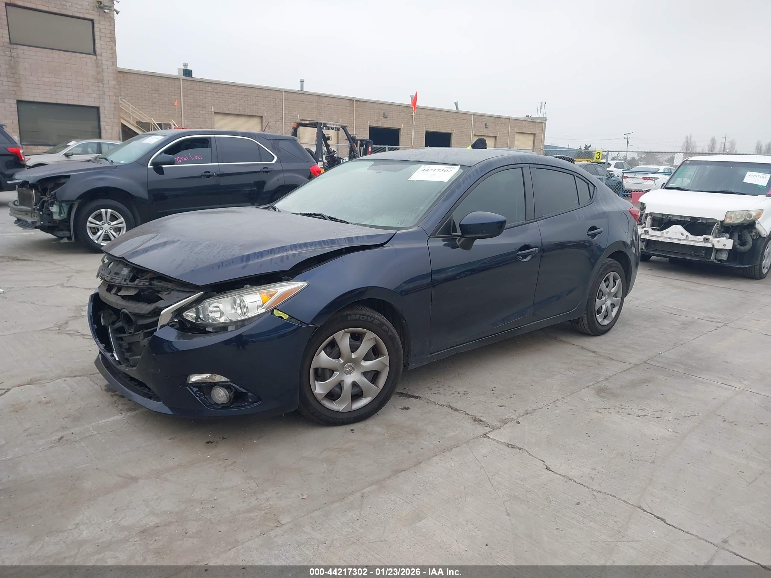 MAZDA MAZDA3 image 2