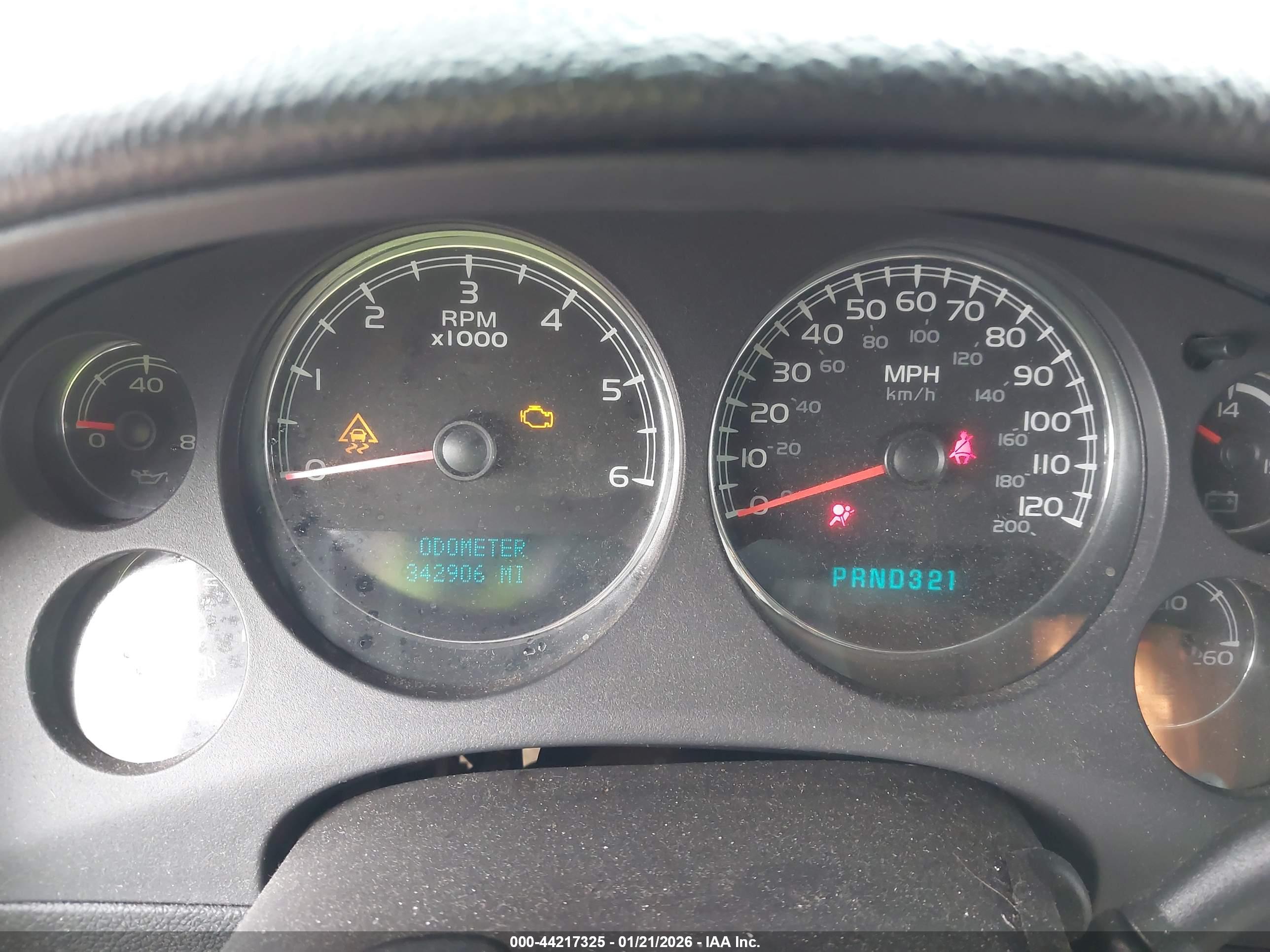 CHEVROLET SUBURBAN image 7