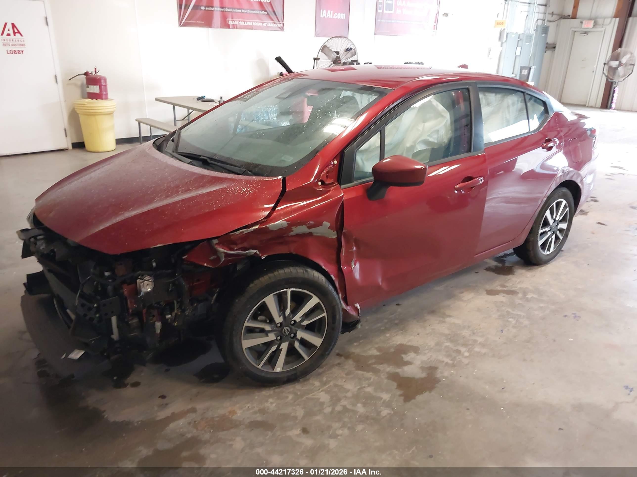NISSAN VERSA image 2