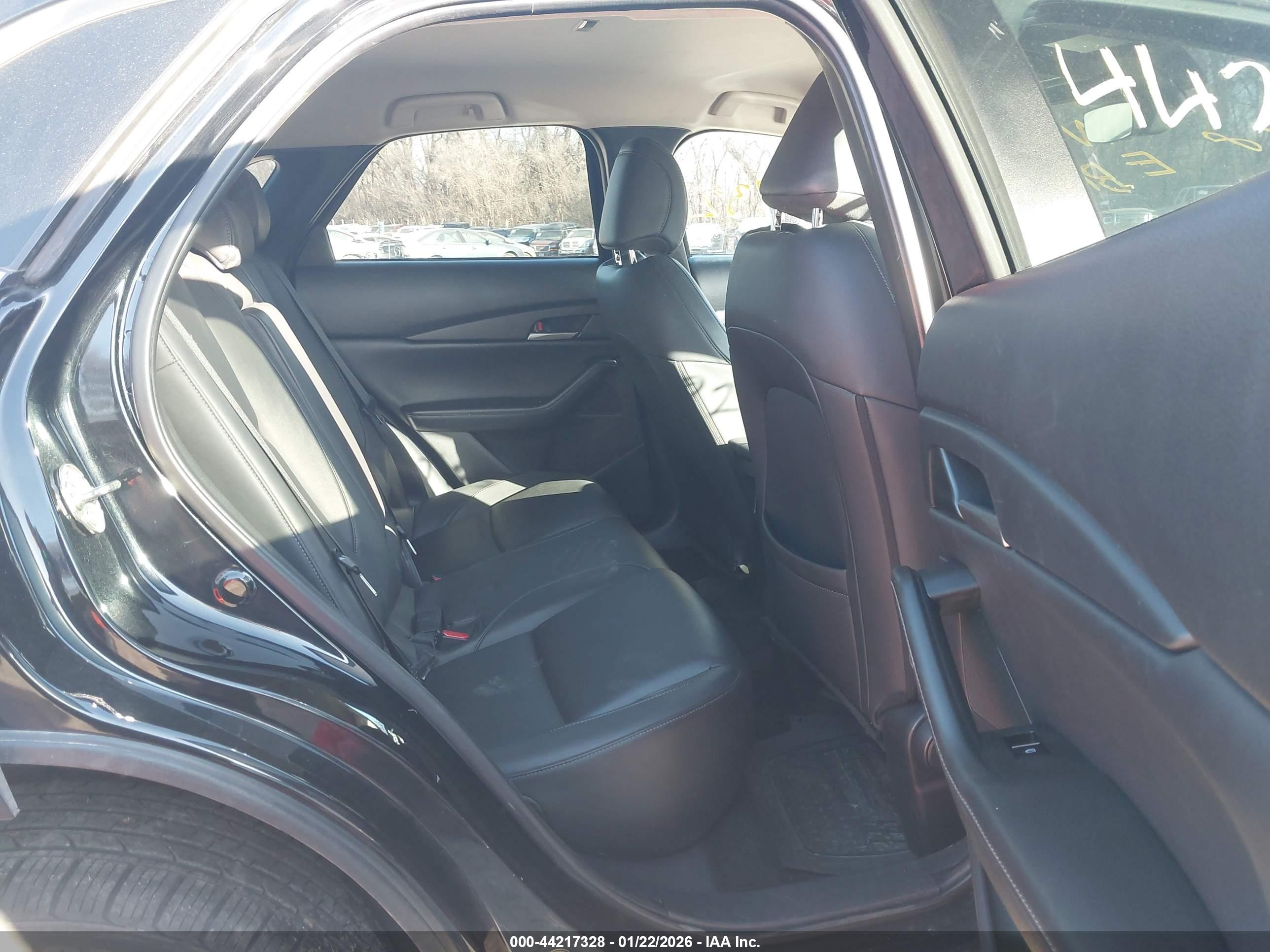 MAZDA CX-30 image 8